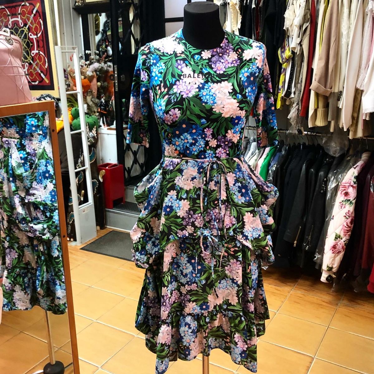 Платье Balenciaga размер 36 цена 15 385 руб 