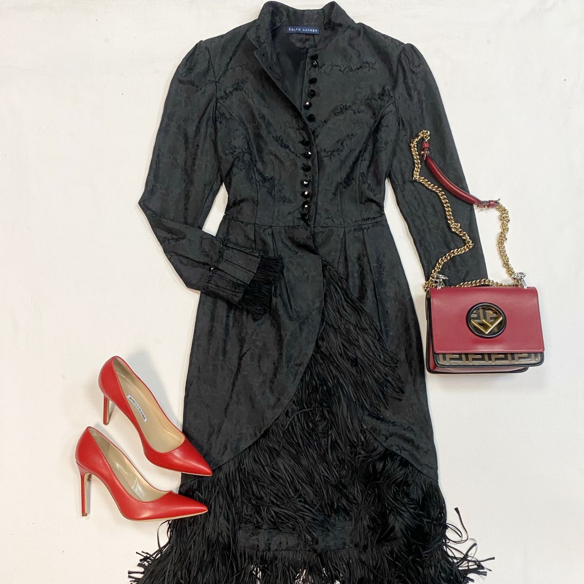 Платье Ralph Lauren размер 40 цена 23 078 рубТуфли Manolo Blahnik размер 39.5 цена 30 770 рубСумка Fendi