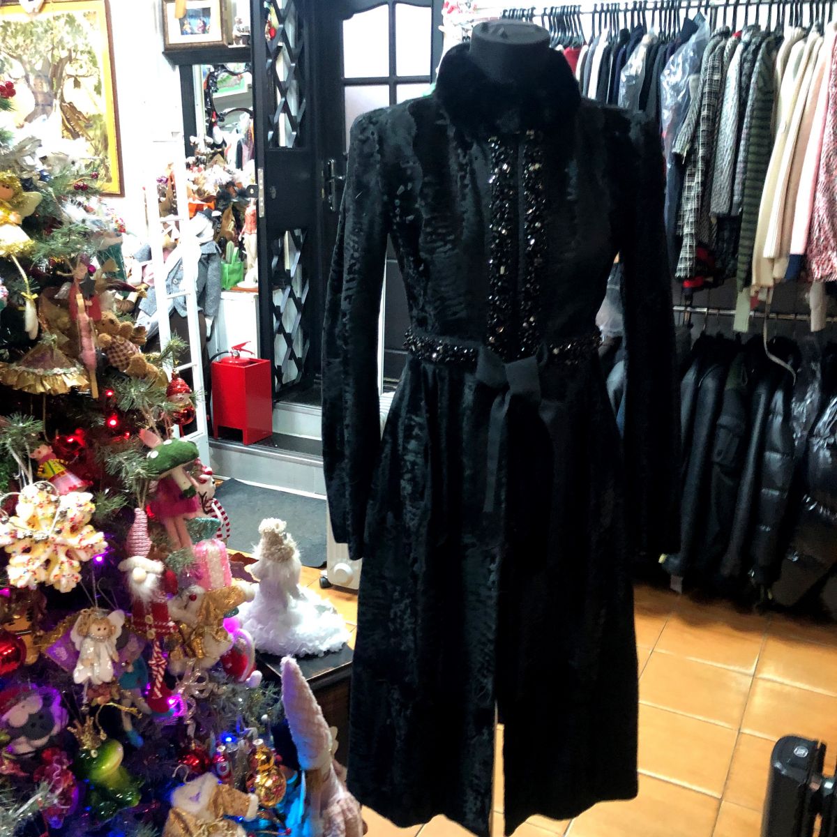 Шуба /мех норки/декоративные элементы / каракуль / размер S цена 78 275 руб