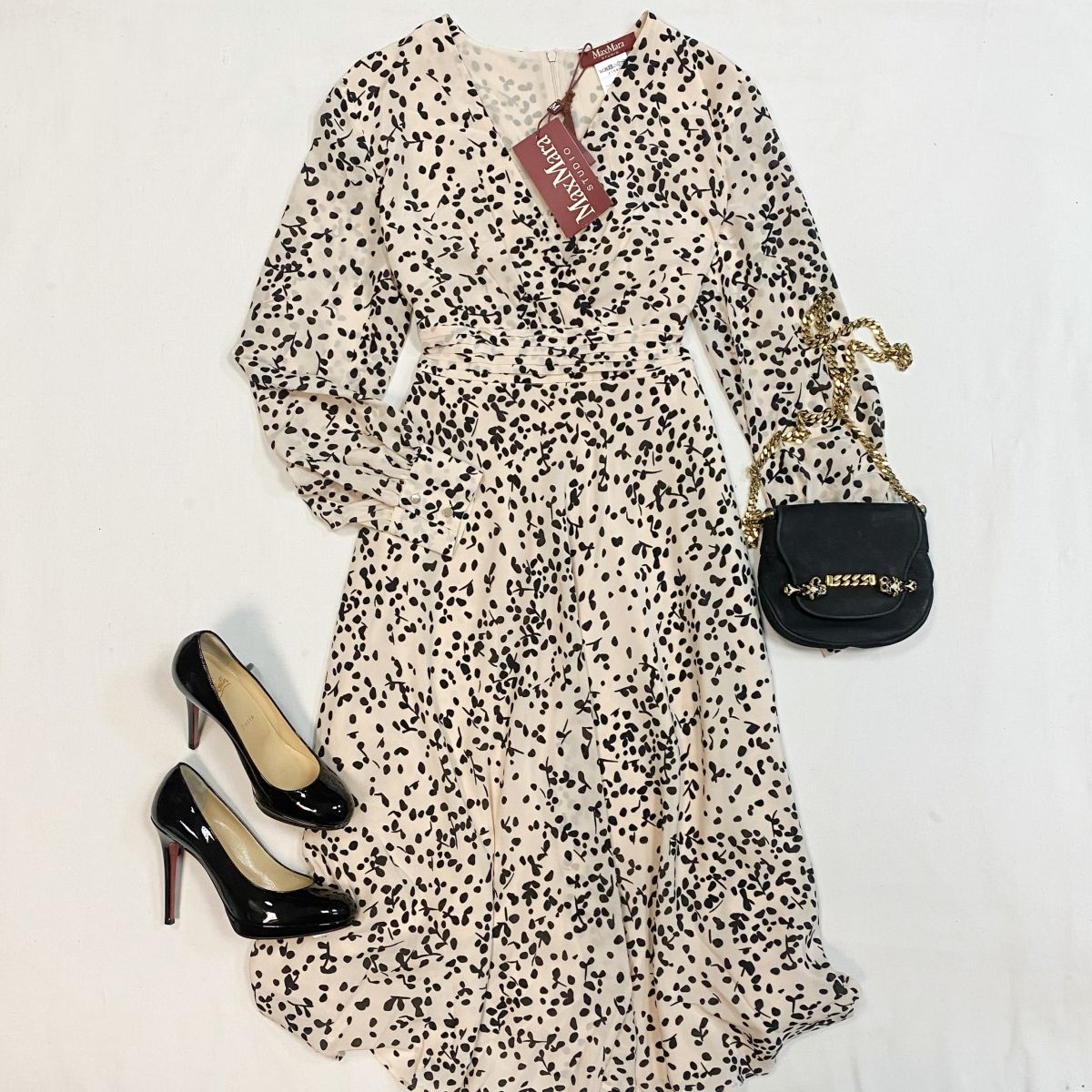 Платье Max Mara размер 44 цена 23 078 руб/с биркой/ Туфли Louboutin размер 37 цена 15 385 рубСумка Dior