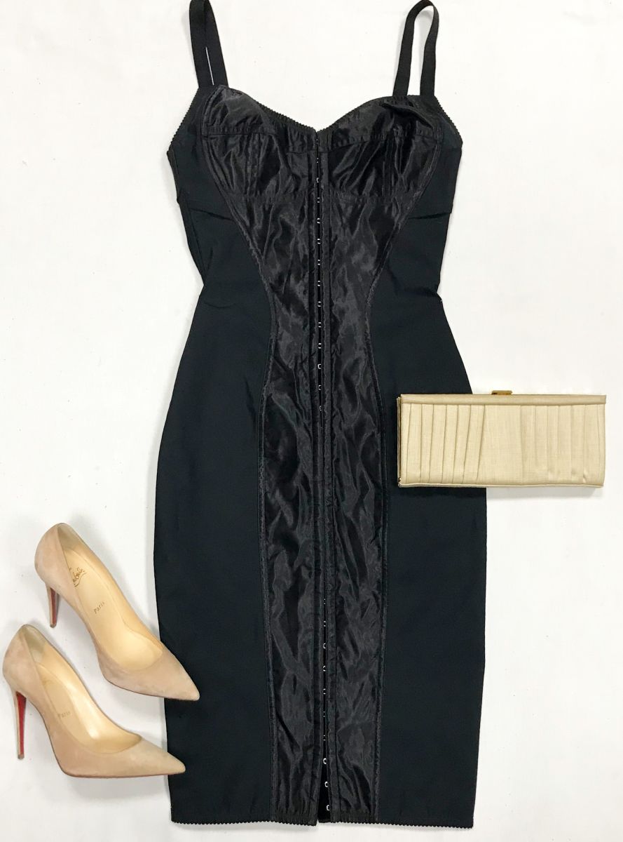 Платье Dolce Gabbana размер 42 цена 23 483 руб
Туфли Louboutin размер 37.5 цена 23 483 руб
Клатч Louboutin