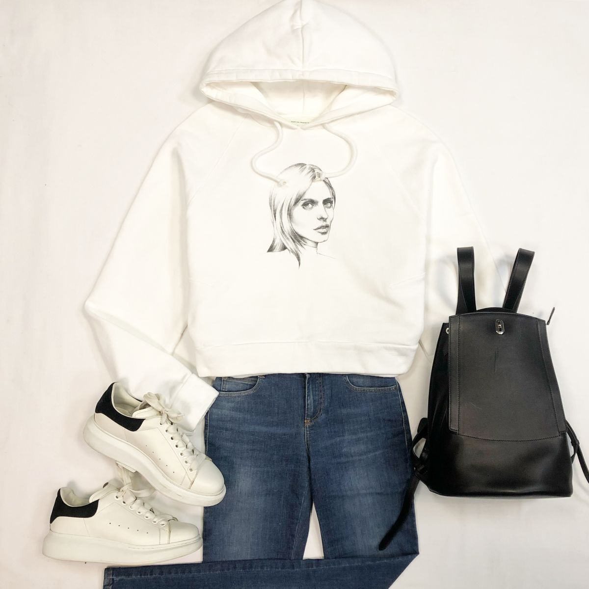 Толстовка OFF WHITE размер S цена 7 693 рубДжинсы STTELA MCCARTNEY  размер 26 цена 7 693 рубКеды ALEXANDER MCQUEEN  размер 39 цена 15 385 руб Рюкзак HERMES 