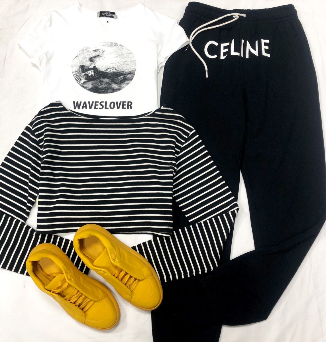 Футболки SRANKIE SHOP размер S/M цена 4 697 руб / 7 828 руб 
Брюки Celine размер M цена 25 614 руб 
Кроссовки HERMES размер 40 цена 46 695 руб