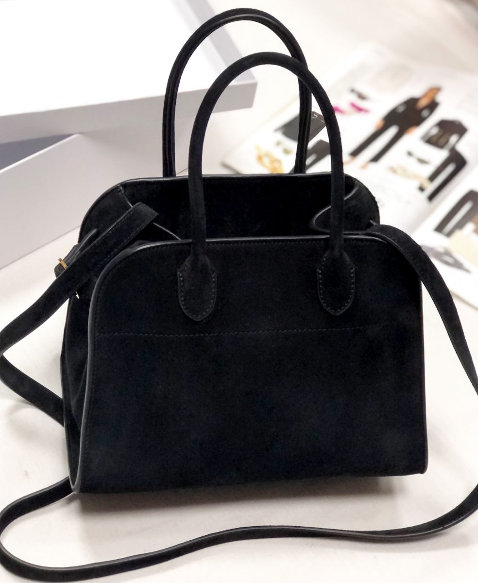 Сумка /замша/ The Row размер 25/20 цена 391 375 руб
