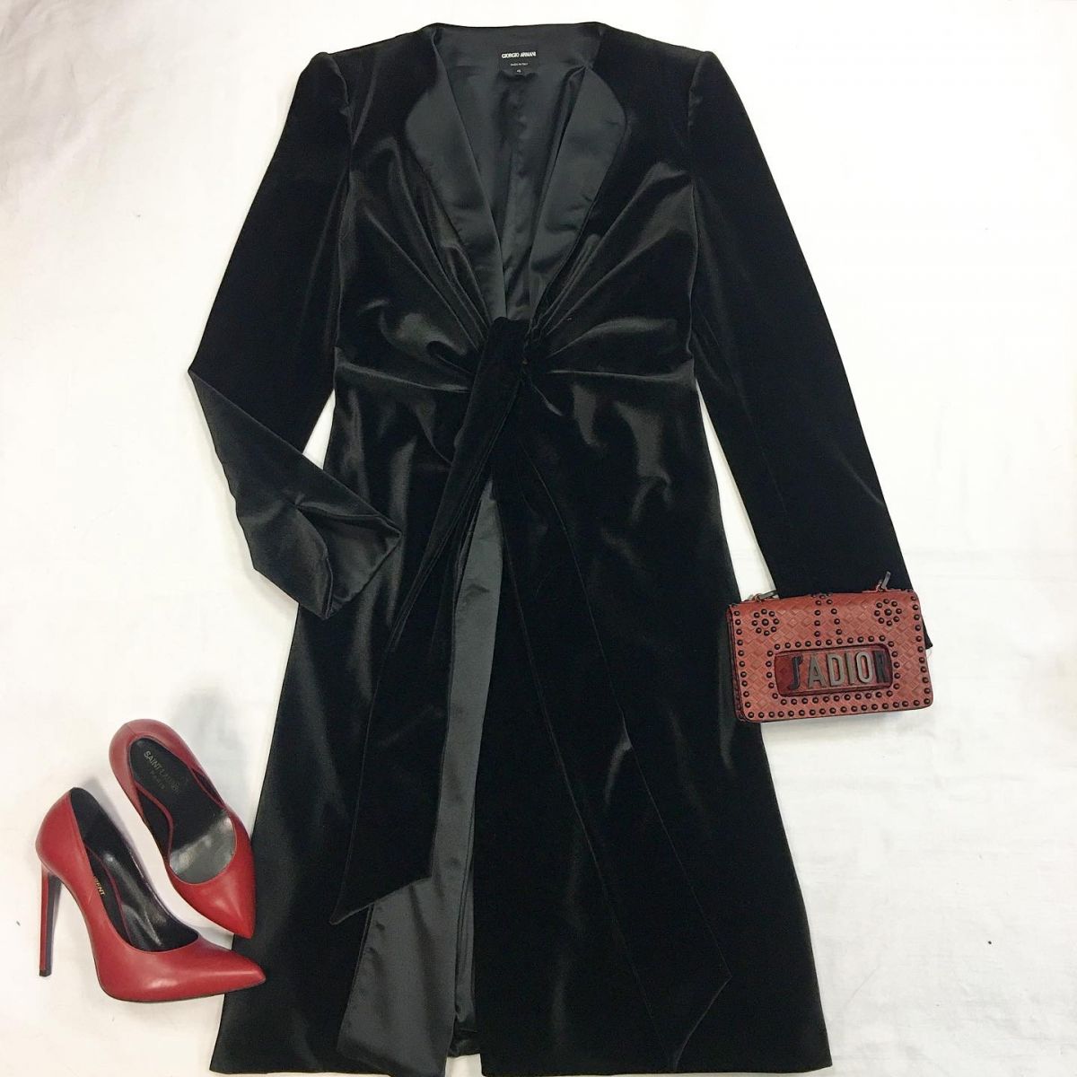 Платье /бархат Giorgio Armani  размер 46 цена 23 078 руб Туфли Saint Laurent  размер 40 цена 12 308 руб Клатч Dior