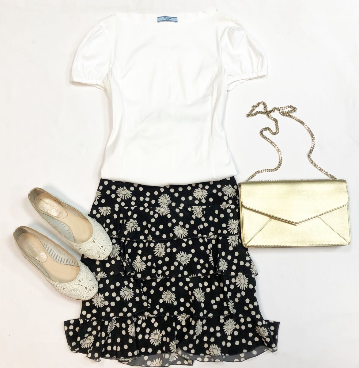 Топ Prada размер 40 цена 7 693 рубЮбка размер 42 цена 3 077 рубБалетки Ermanno Scervino размер 38 цена 7 693 рубСумка Furla