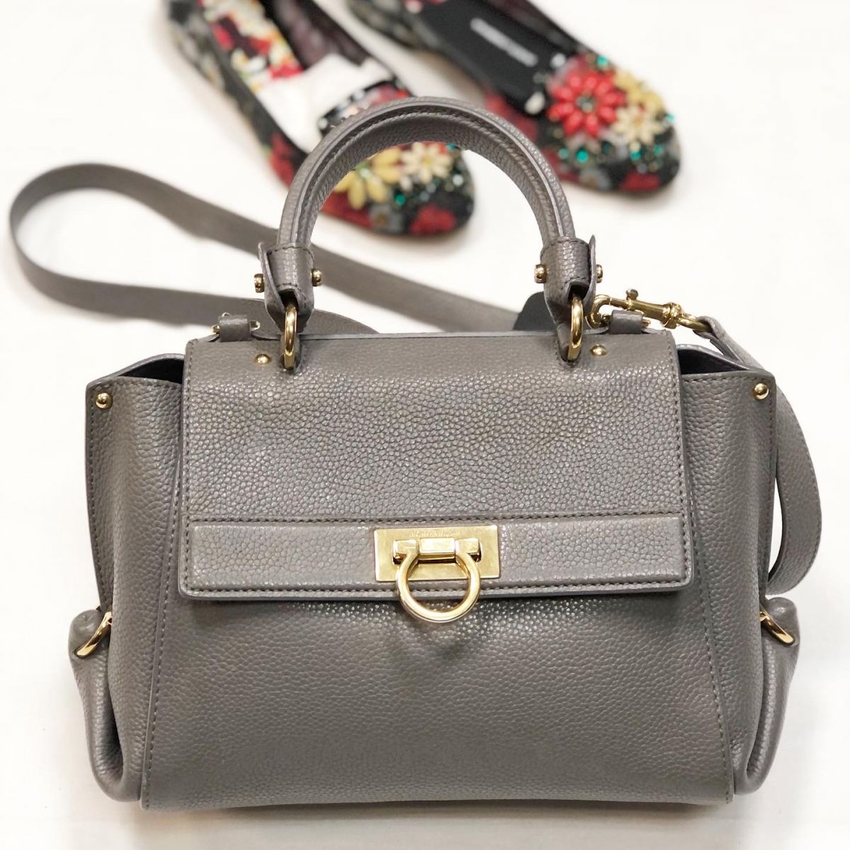 Сумка Ferragamo размер 27/18/22 цена 53 847 руб 