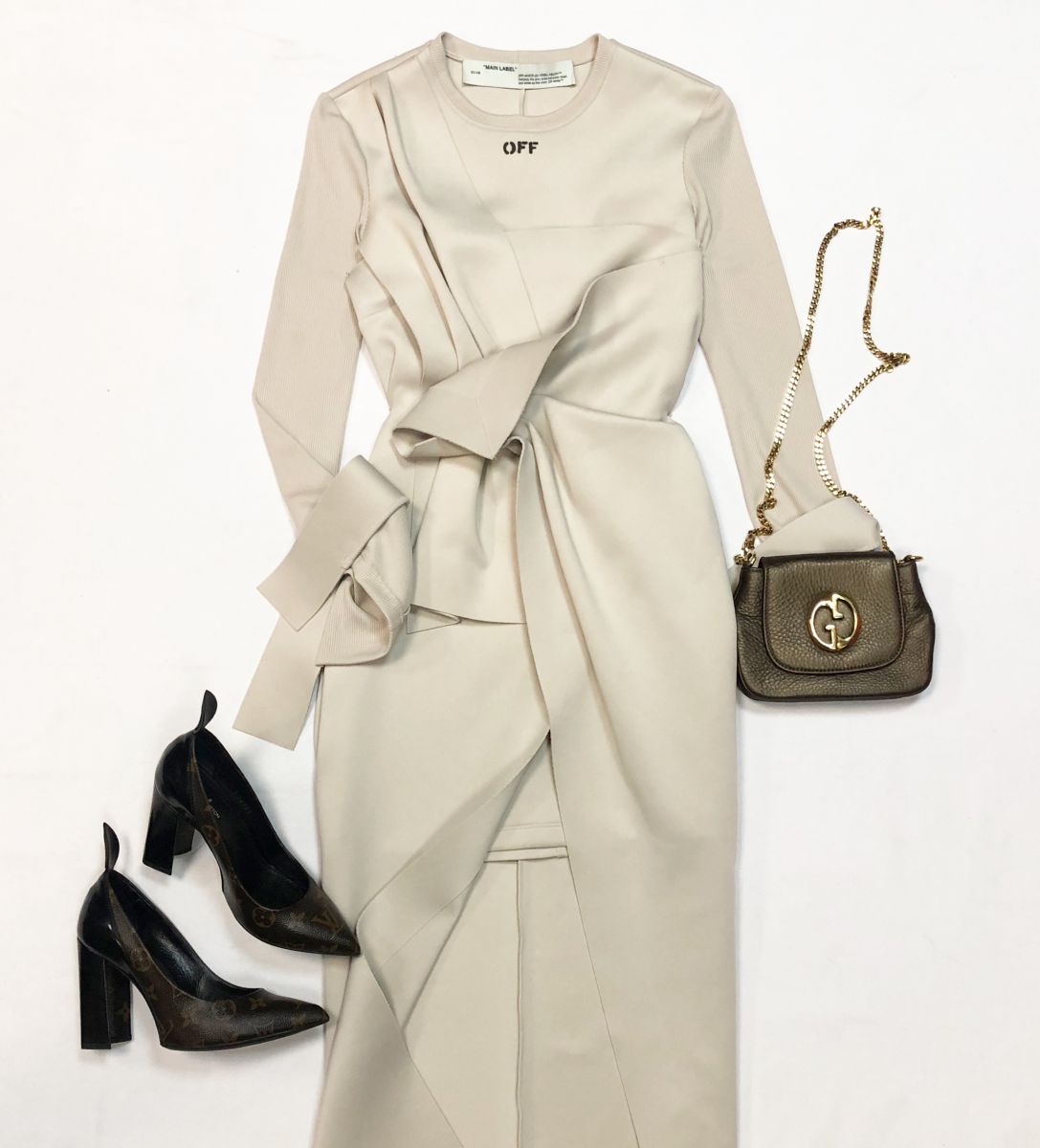 Платье Off White размер 38 цена 26 155 руб
Туфли Louis Vuitton размер 36.5 цена 23 078 руб
Сумка Gucci