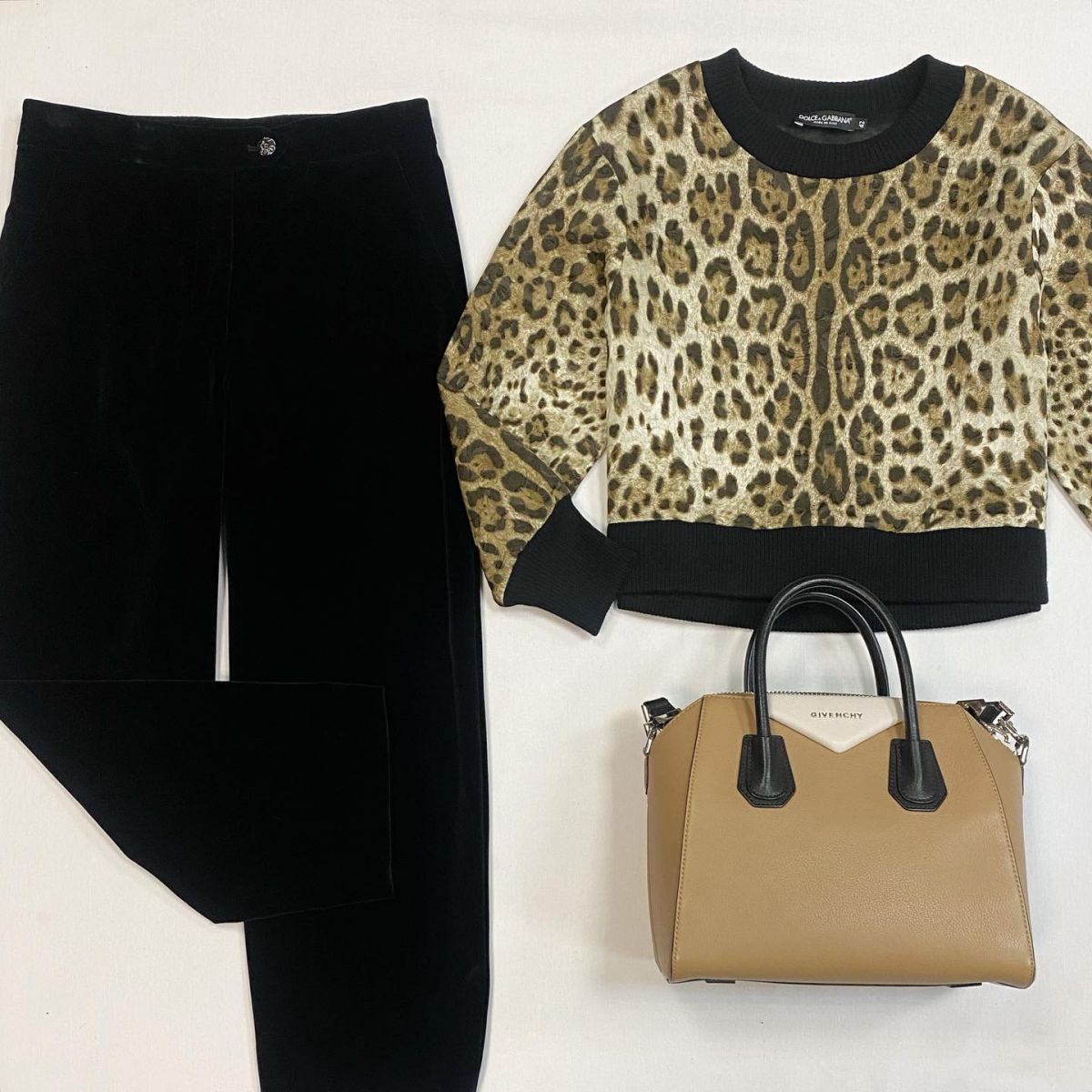 Брюки/бархат/ Chanel размер 40 цена 46 155 рубКофта Dolce Gabbana размер 42 цена 23 078 рубСумка Givenchy