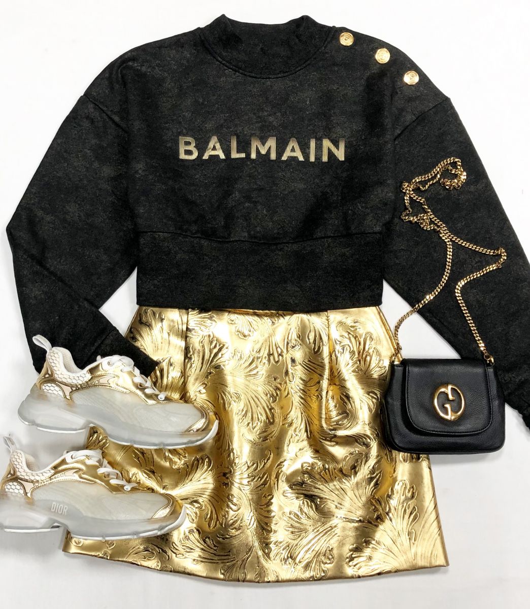 Толстовка BALMAIN размер 42 цена 30 770 руб
Юбка Dolce Gabbana размер 40 цена 15 385 руб
Кроссовки Christian Dior размер 38 цена 30 770 руб
Сумка Gucci