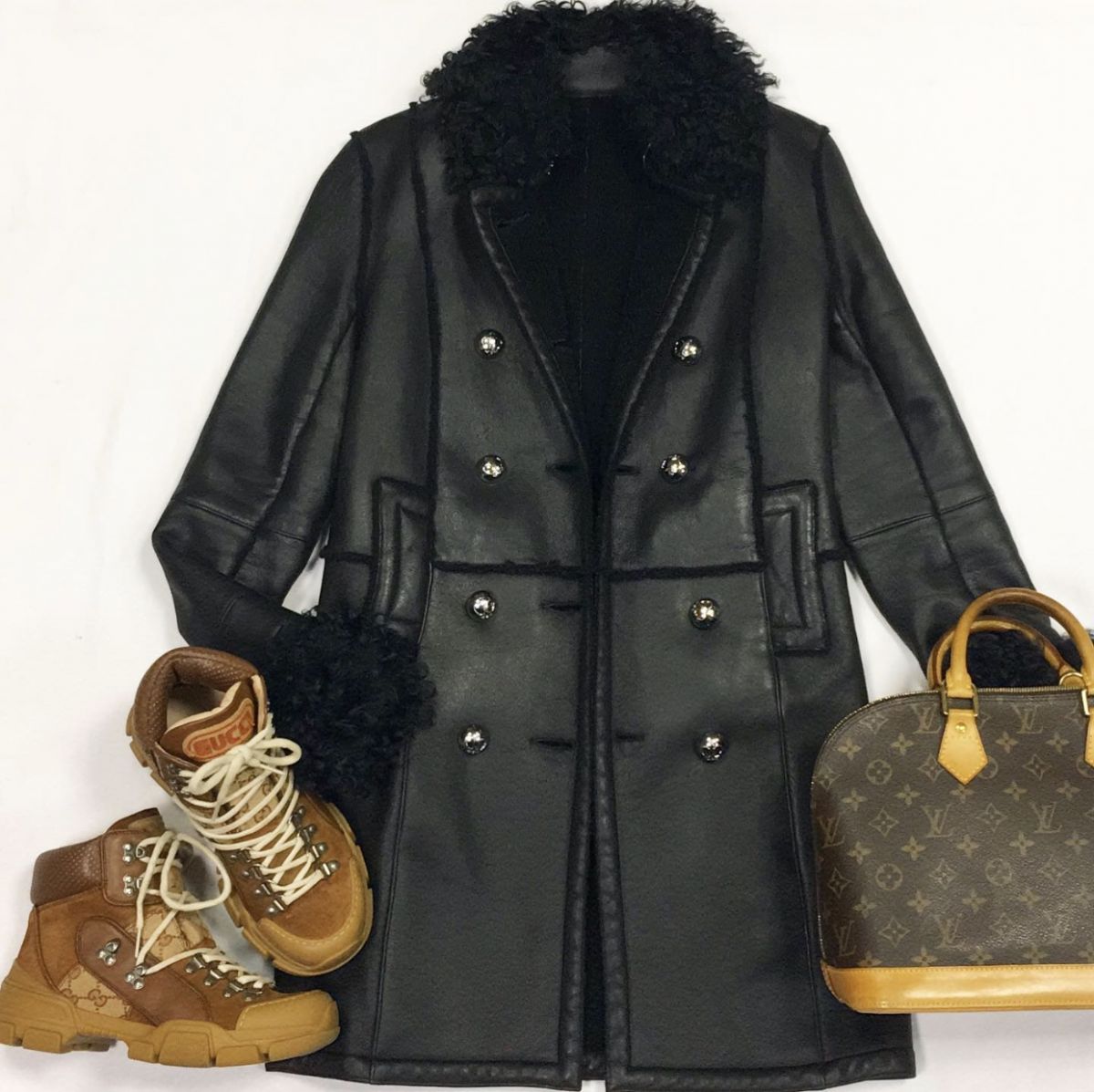 Дублёнка IRFE  размер 38 цена 35 001 рубКроссовки GUCCI  размер 38.5 цена 30 770 рубСумка LOUISVUITTON 