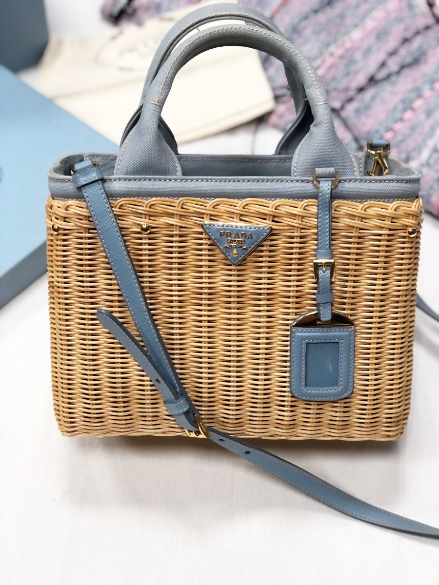 Сумка PRADA цена 78
275 руб