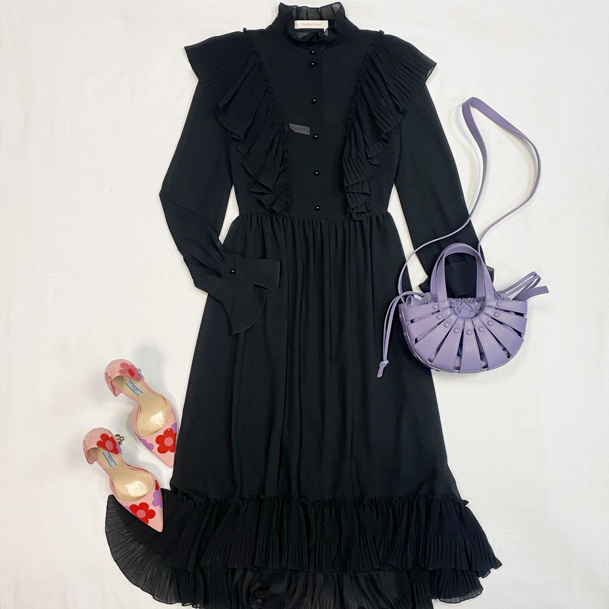 Платье SEEBY CHLOE размер 36 цена 9 231 рубТуфли PRADA  размер 38 цена 15 385 рубСумка BOTTEGA VENETA 