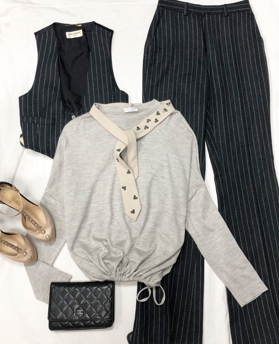 Костюм SAINT LAURENT размер XS цена 31 314 руб 
Кофта BRUNELLO CUCCINELLI размер S цена 46 965 руб 
Сумочка Chanel 
Туфли /кеды LORO PIANA / Chanel / ROSSI
