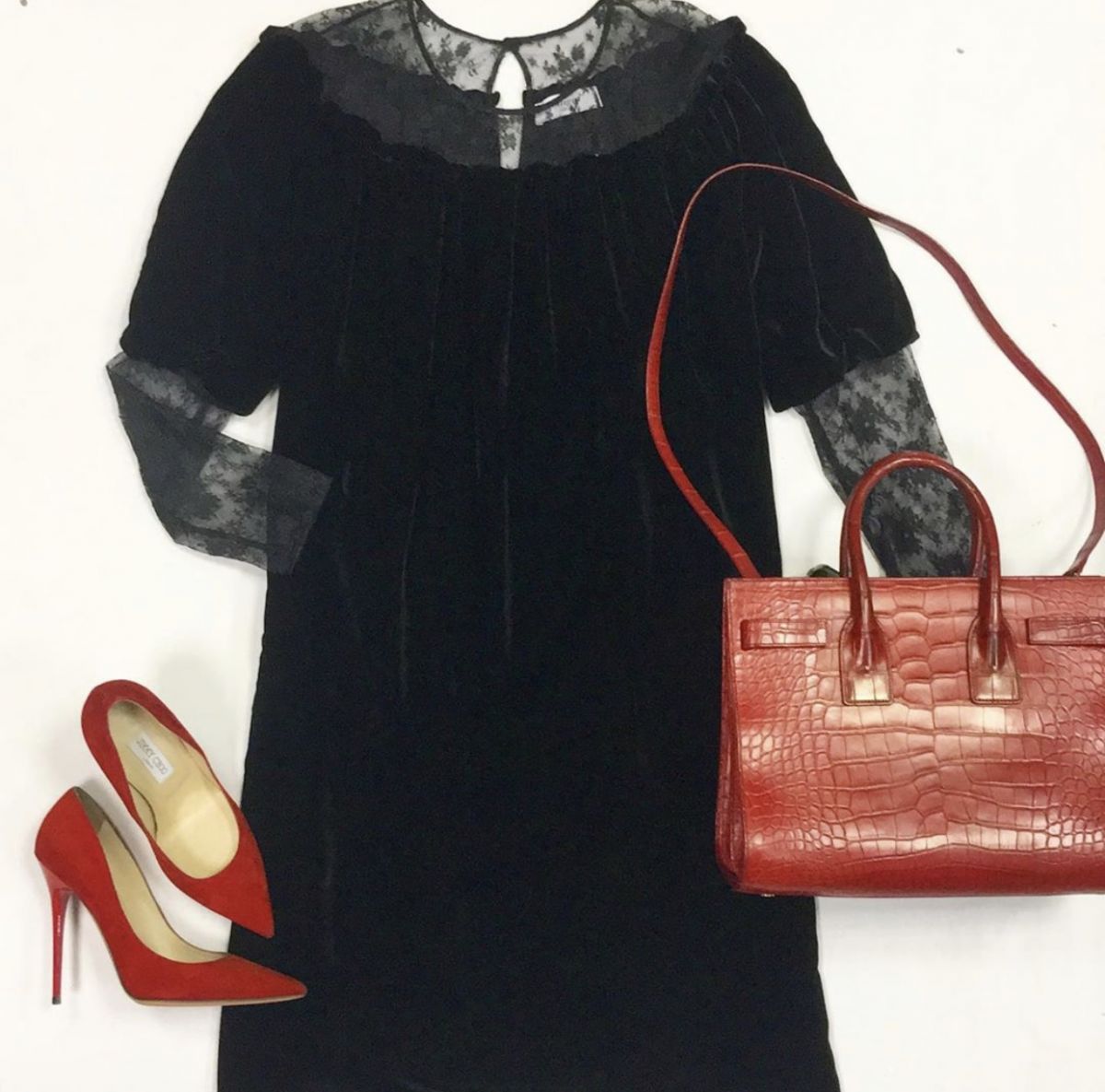 Платье/бархат/ BLUMARINE размер 44 цена 7 693 рубТуфли JIMMYCHOO размер 39.5 цена 15 385 руб Сумка SAINT LAURENT 