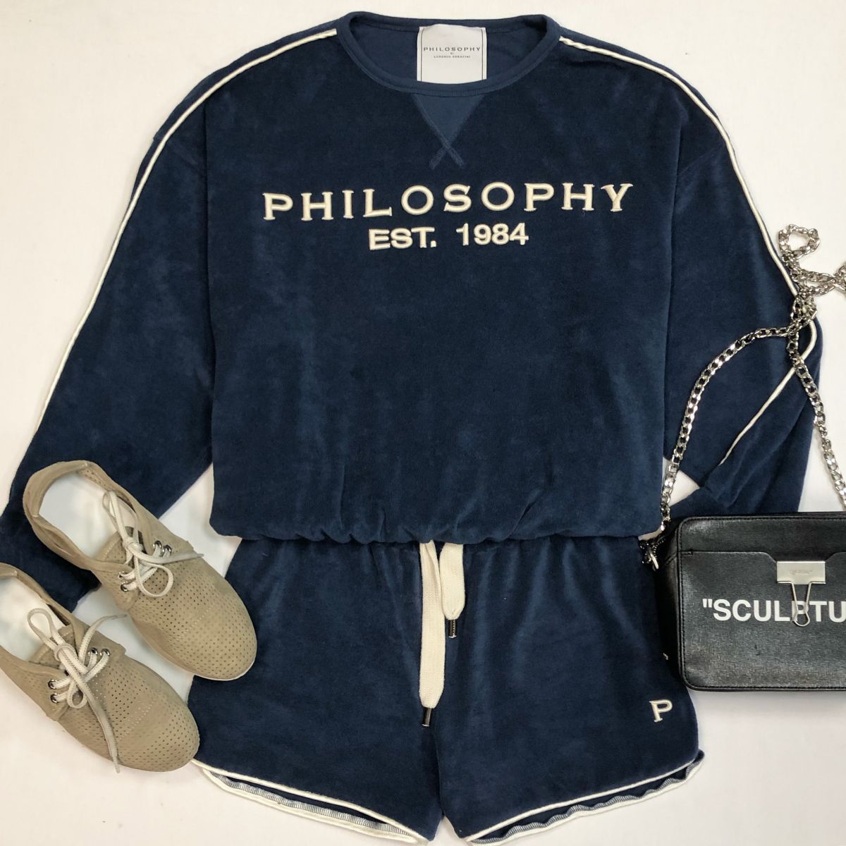 Костюм Philosophy размер M цена 10 770 рубКроссовки Max Mara размер 36.5 цена 7 693 рубСумка Off White