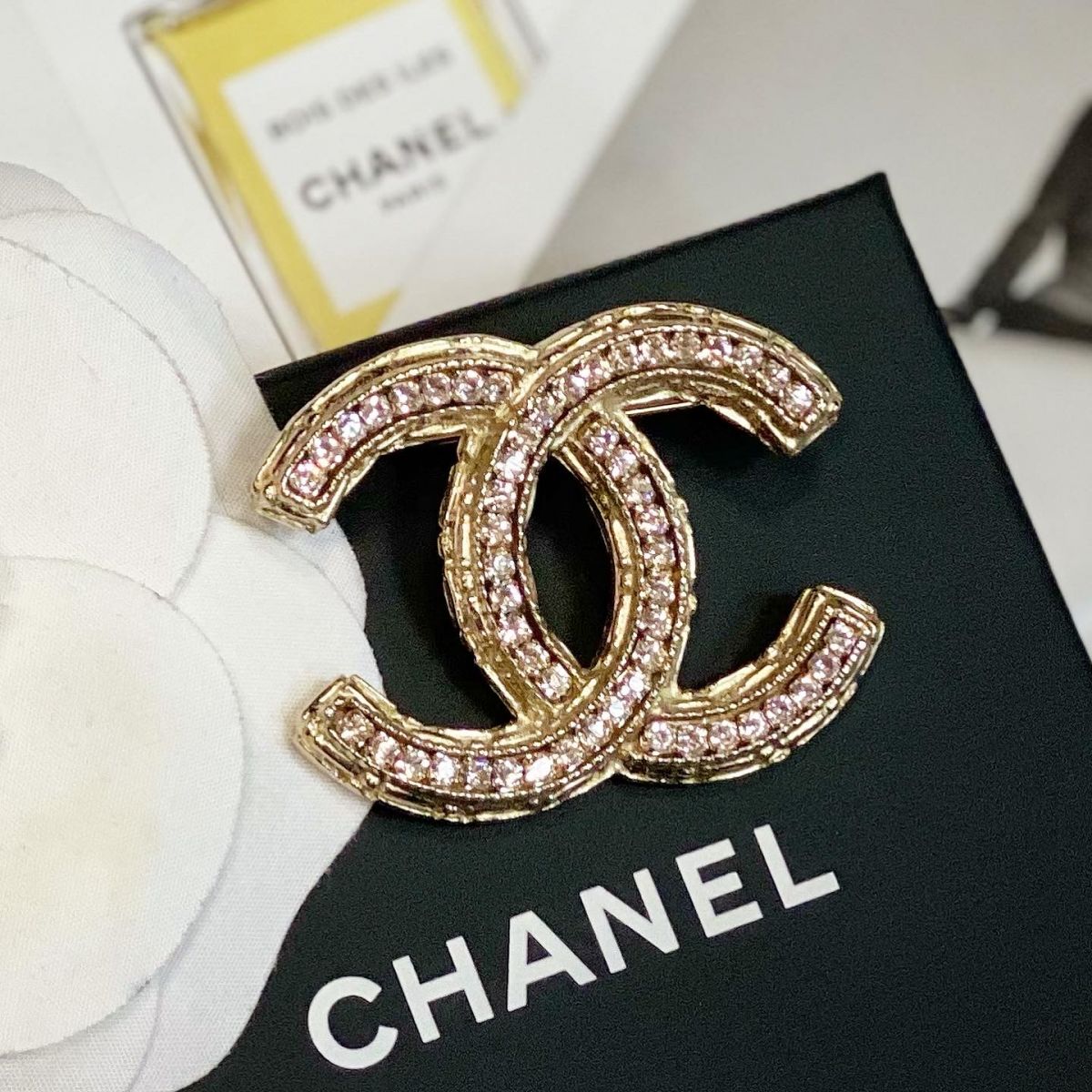 Брошка Chanel цена 38 463 руб 