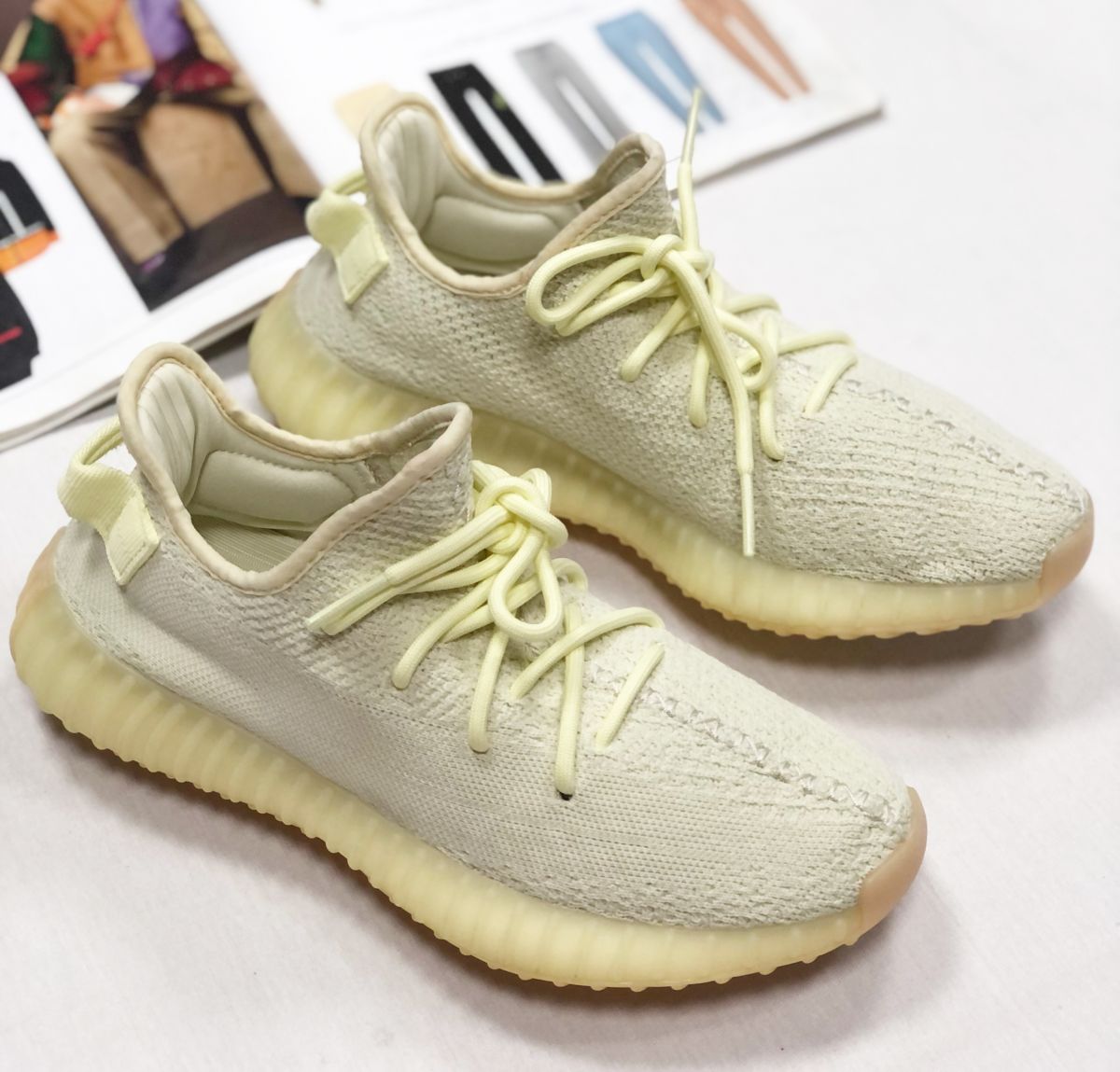 Кроссовки Adidas Yeezy размер 40.5 цена 10 959 руб
