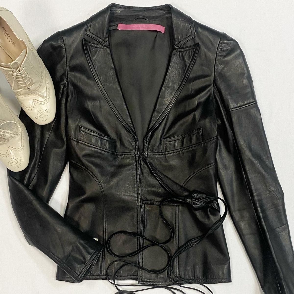 Куртка/кожа/ EMANUEL UNGARO размер 36 цена 23 078 рубБотильоны BOTTEGA VENETA  размер 40 цена 6 154 руб