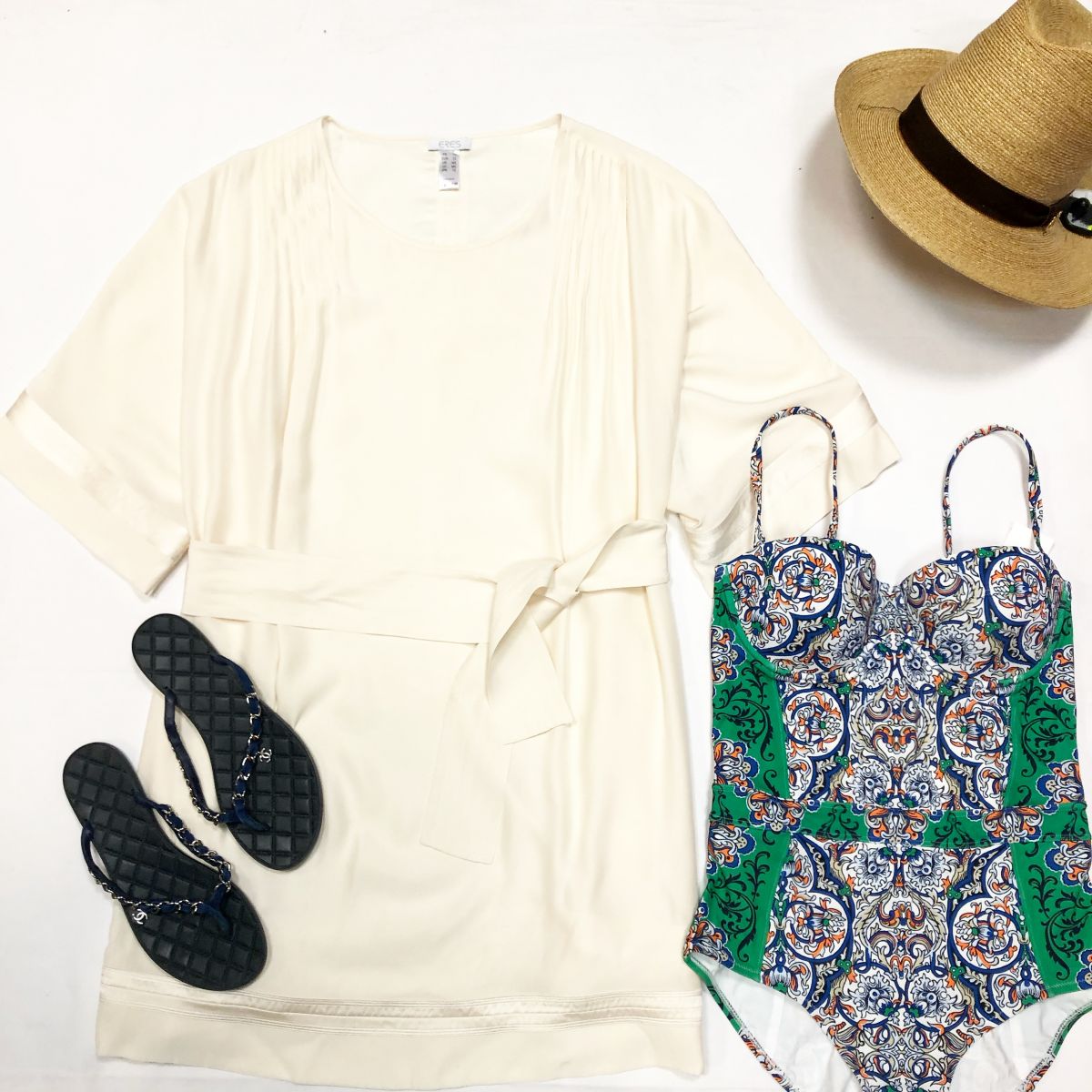 Туника /шёлк/ Eres размер M/L цена 10 770 руб Купальник Tory BURCH размер М цена 3 077 руб Сабо Chanel размер 39 цена 10 770 руб