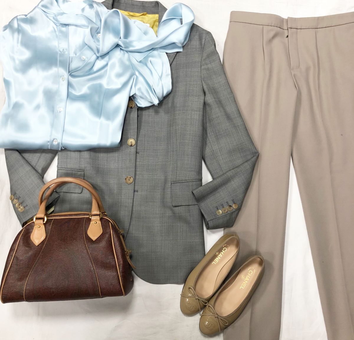 Жакет ERMANNO SCHERVINO размер 48 цена 23 483 руб 
Брюки Chloe размер XS цена 9 394 руб 
Сумка ETRO