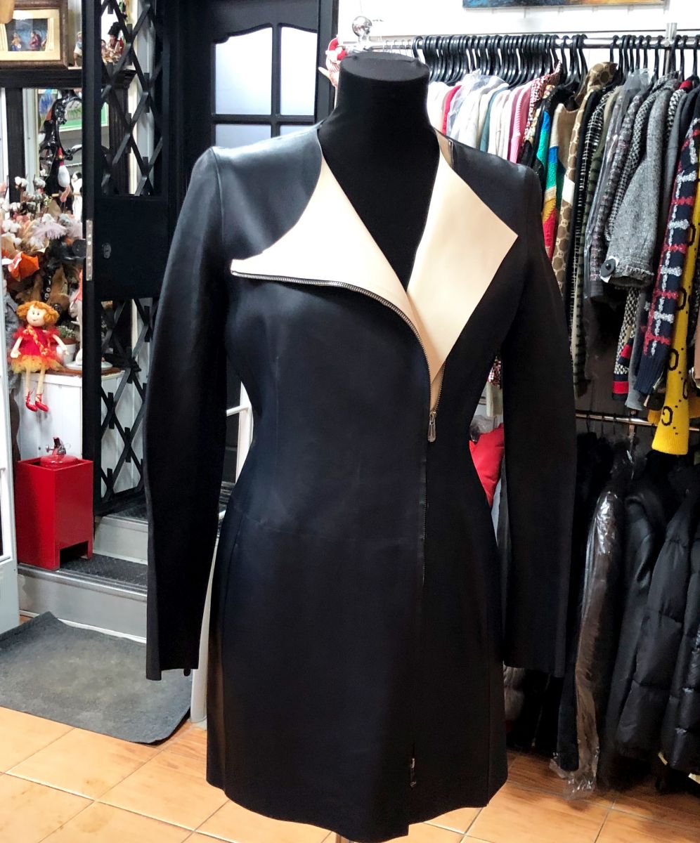 Плащ /кожа/ Christian Dior размер 42/46 цена 93 930 руб