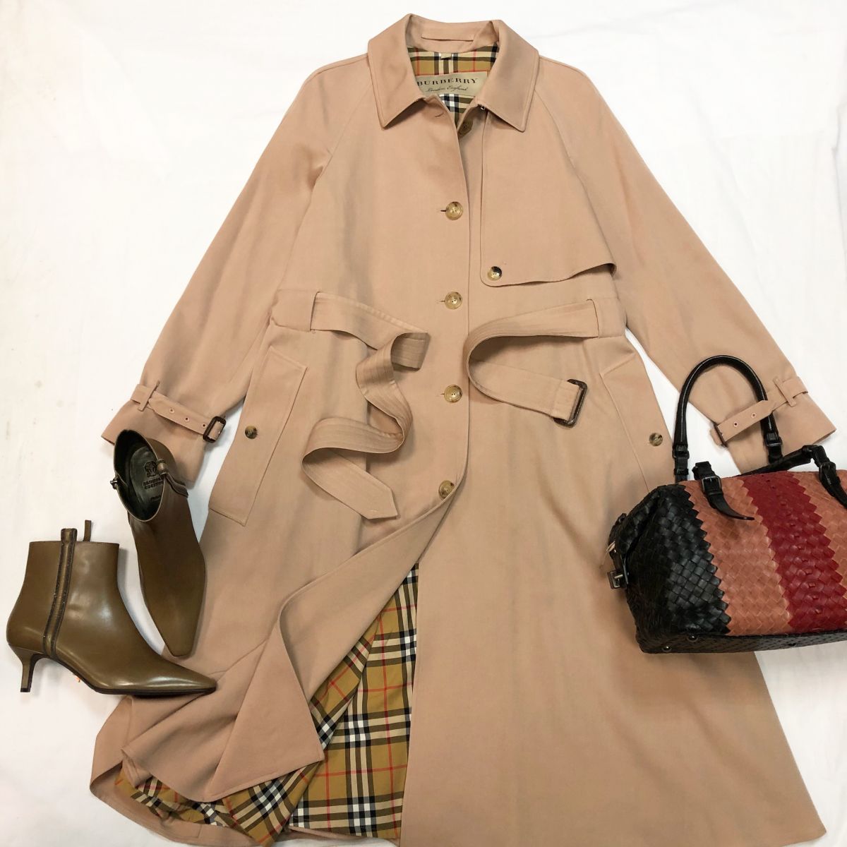 Тренч BURBERRY размер 40 цена 38 463 руб 
Сумки Bottega veneta