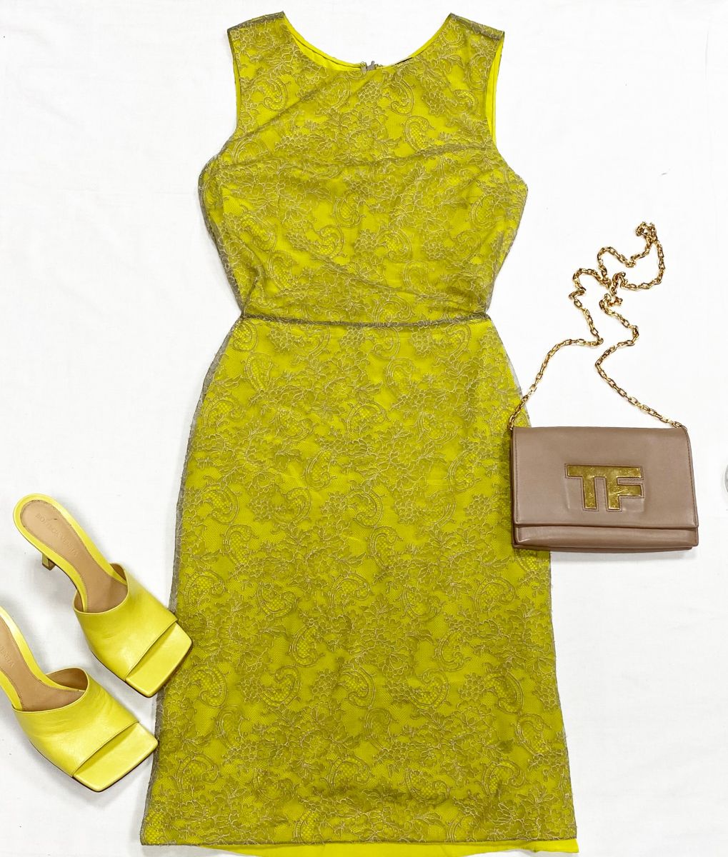 Платье Vera Wang размер 36 цена 12 524 руб
Сабо Bottega Veneta размер 37.5 цена 15 655 руб
Сумка Tom Ford 