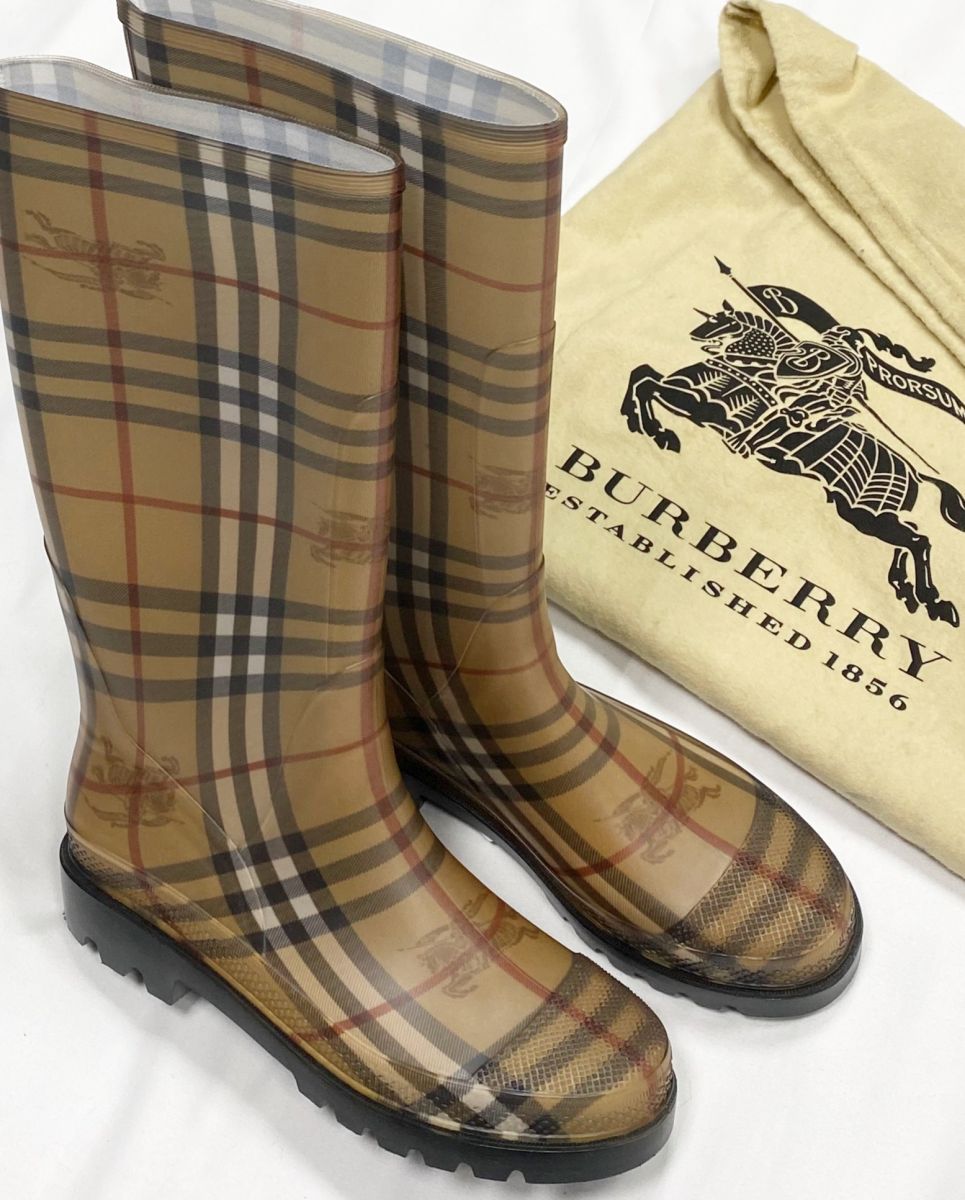 Сапоги / резиновые / Burberry размер 40 цена 18 786 руб / новые /