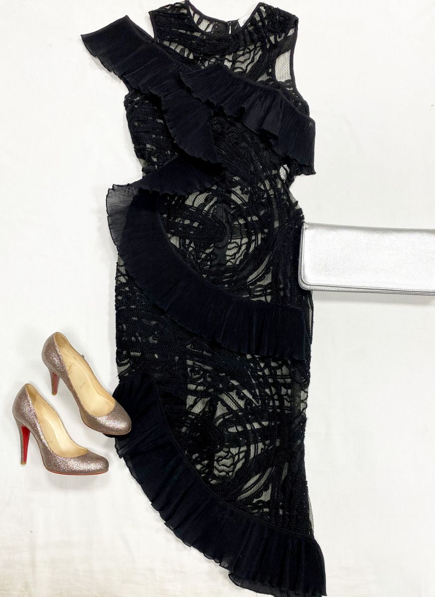 Платье/шитье/ Alice McCall размер 36 цена 15 385 руб
Туфли Louboutin размер 36.5 цена 10 770 руб
Клатч Tom Ford 