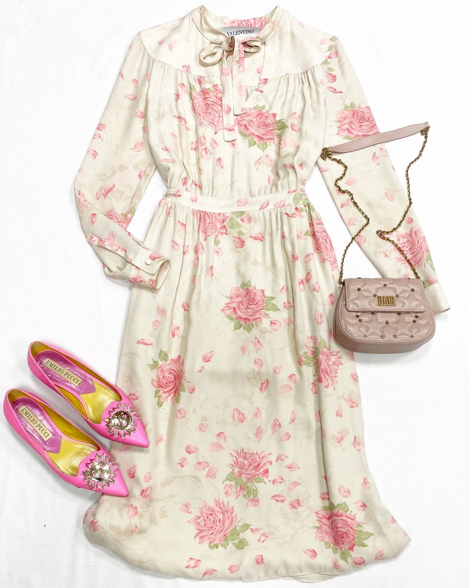 Платье Valentino размер 38 цена 39 138 руб
Балетки Emilio Pucci размер 38 цена 12 524 руб
Сумка Christian Dior 
