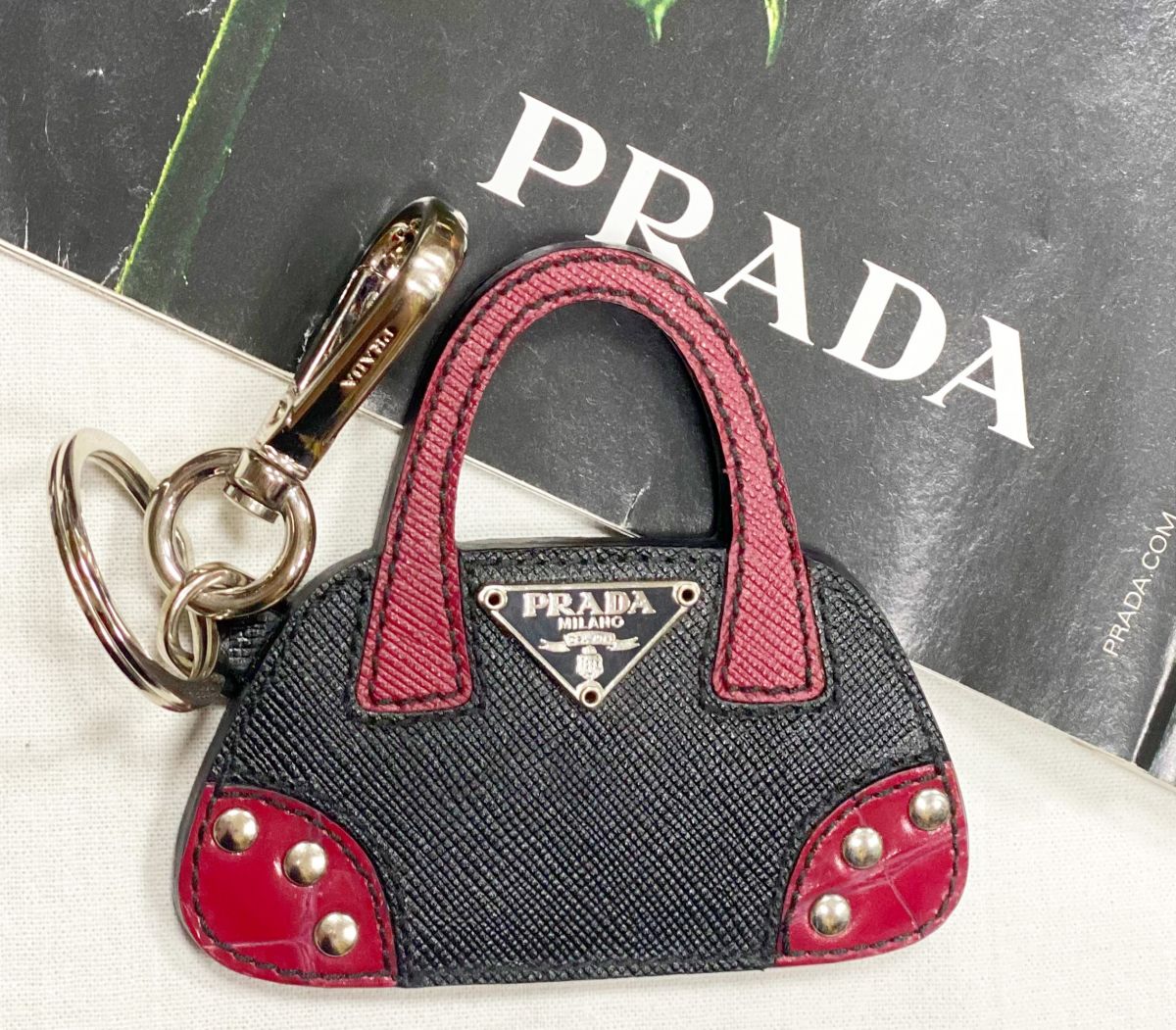Брелок Prada цена 7 828 руб 