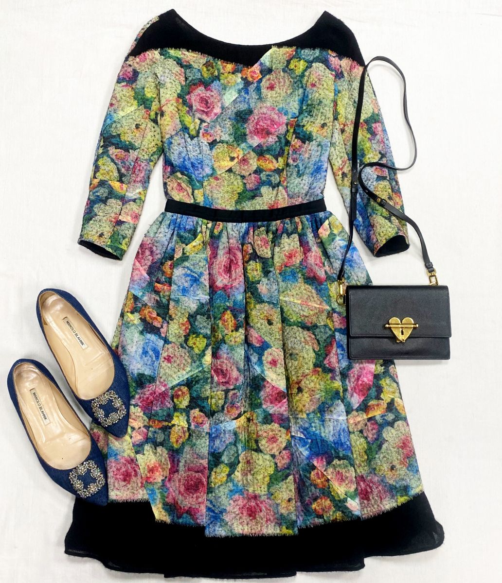 Платье Louis Vuitton размер 36 цена 46 965 руб Балетки Manolo Blahnik размер 40.5 цена 23 483 руб Сумочка Prada