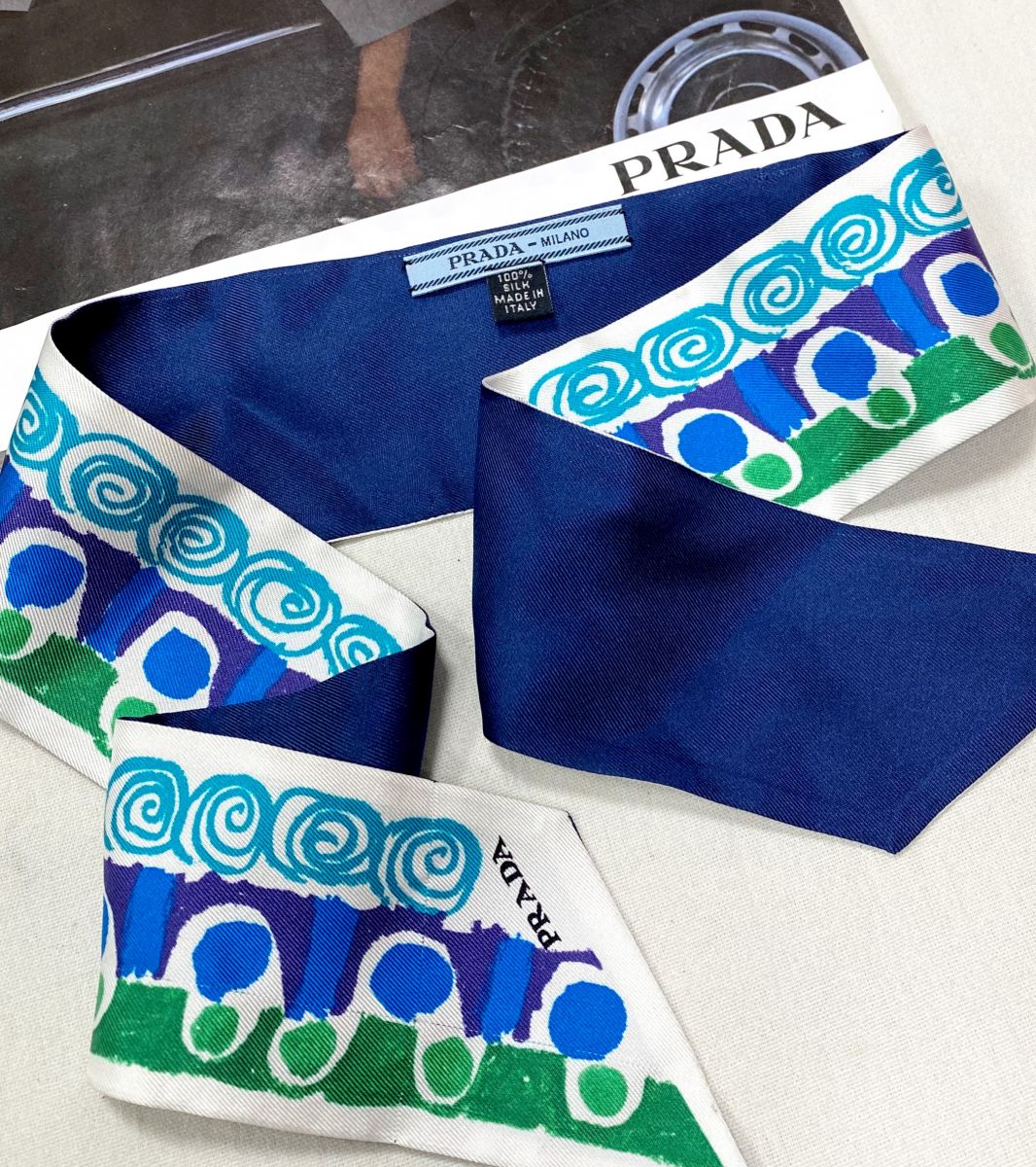 Твилли / шелк / Prada цена 10 959 руб