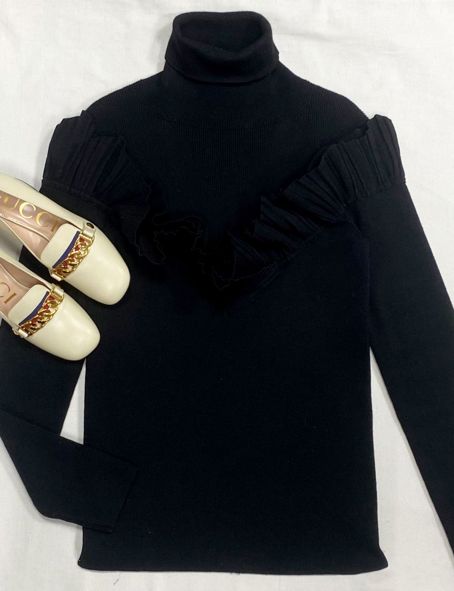 Кофта Christian Dior размер 42 цена 31 310 руб
Туфли Gucci размер 36 цена 46 965 руб