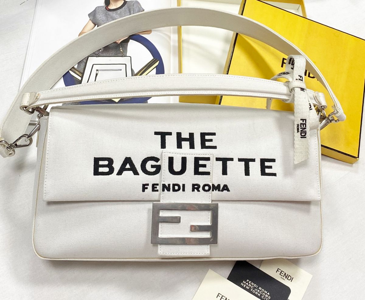Сумка / коллаборация / Fendi Marc Jacobs размер 35/20 цена 281 790 руб