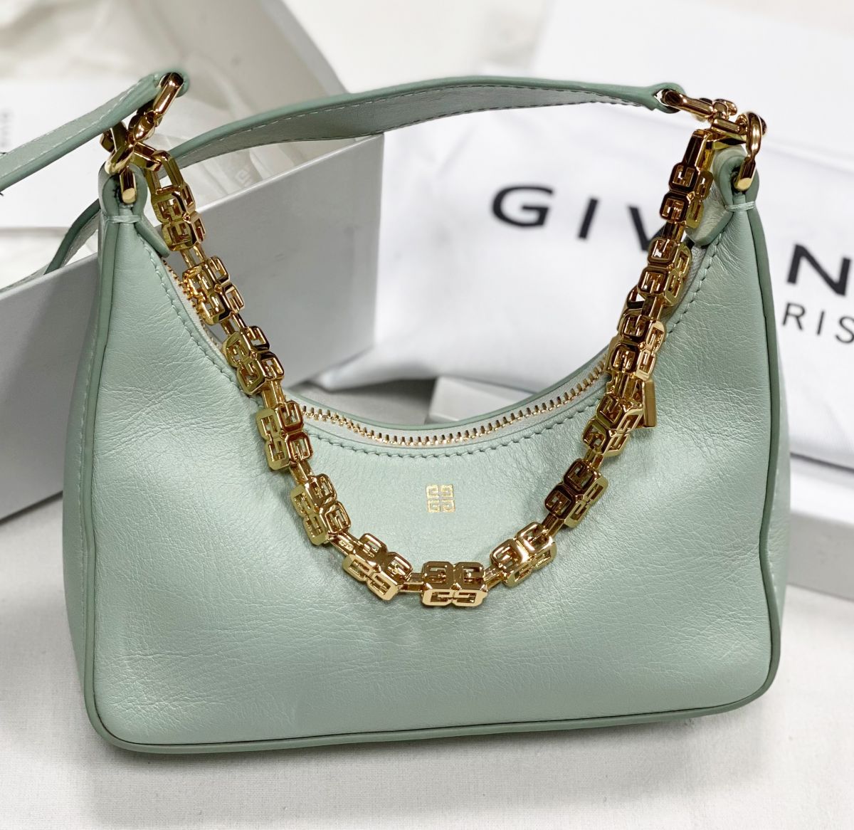 Сумочка Givenchy размер 18/9 цена 70 448 руб

