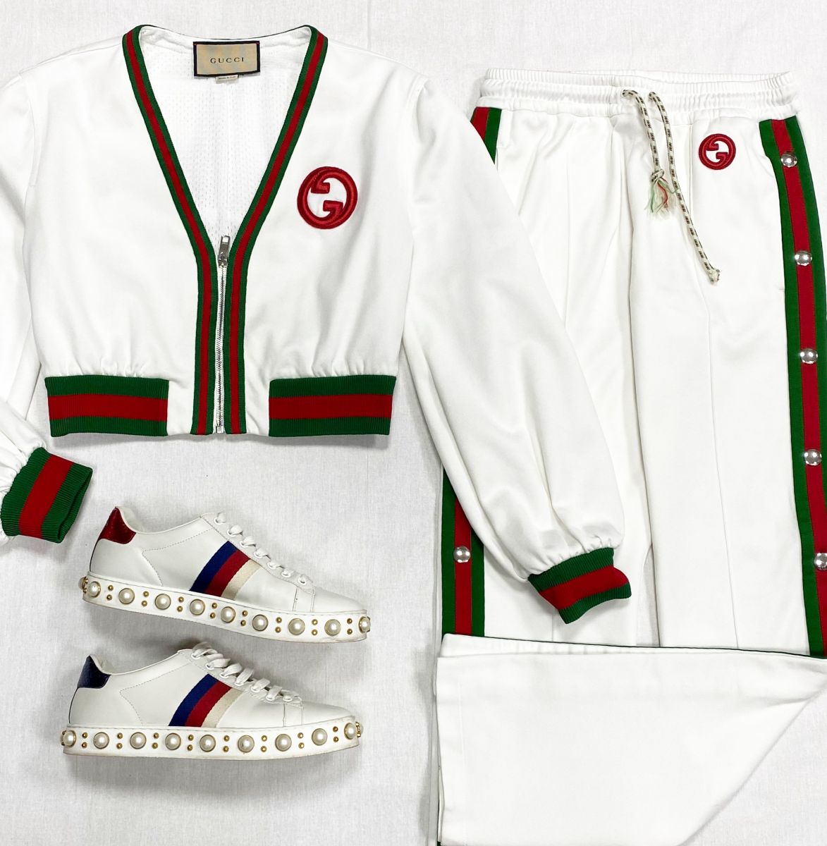 Костюм Gucci размер XS цена 46 965 руб
Кеды Gucci размер 37.5 цена 23 483 руб
