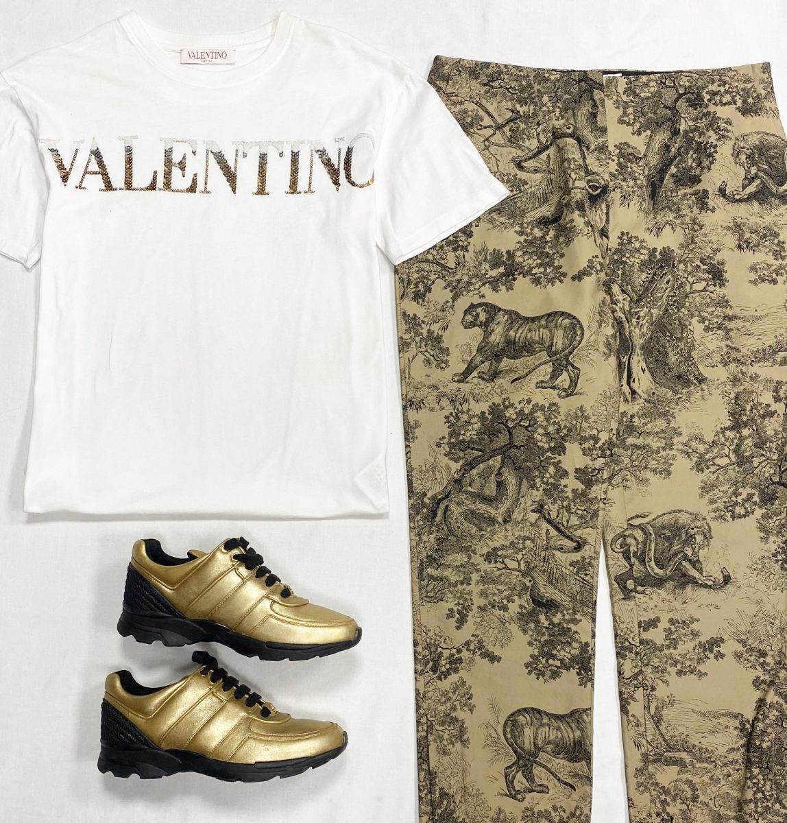 Брюки Christian Dior размер 40 цена 31 310 руб
Футболка/ пайетки/ Valentino размер XXS цена 23 483 руб
Кроссовки Chanel размер 38.5 цена 39 138 руб