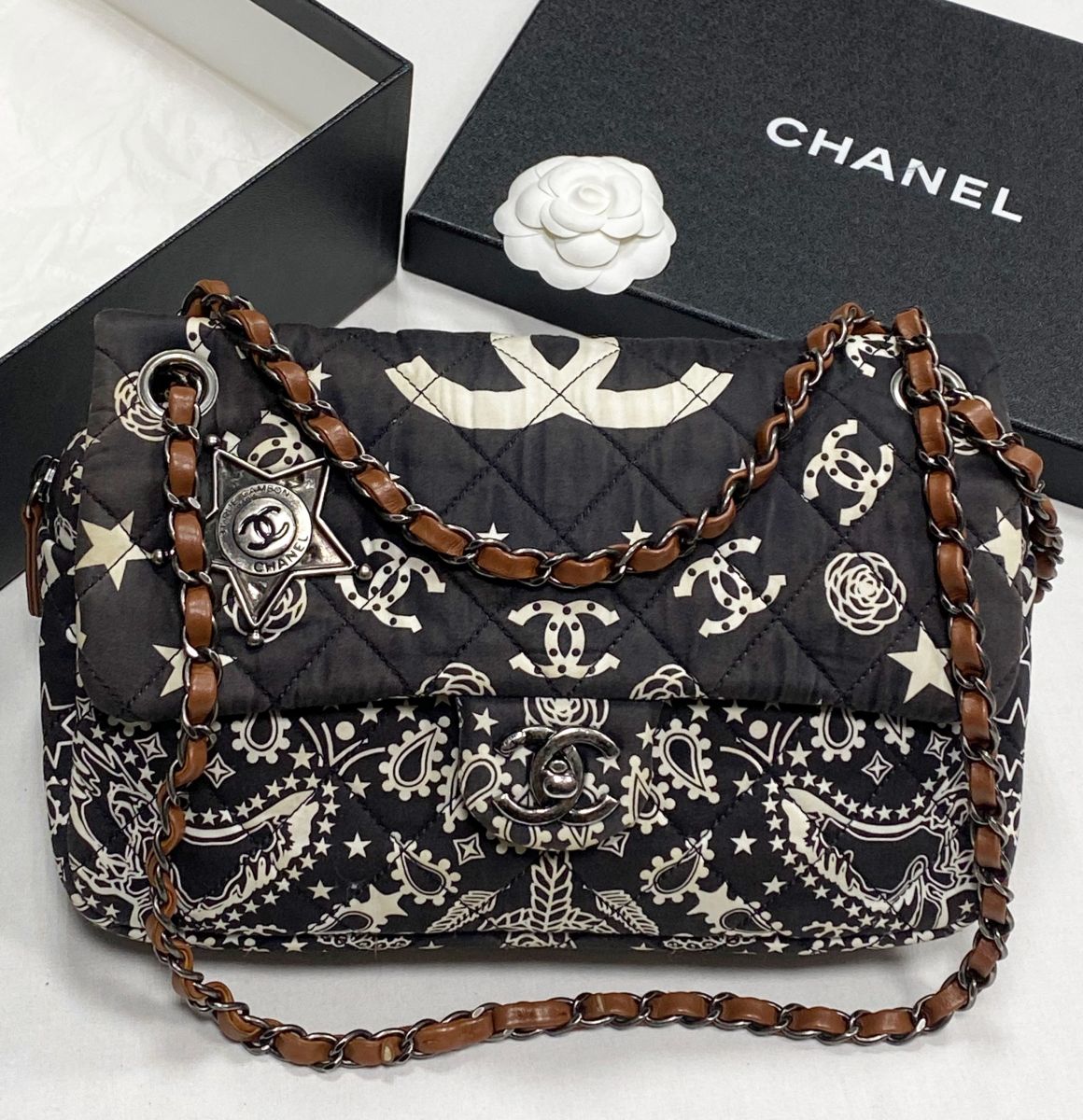 Сумка Chanel размер 25/16 цена 187 860 руб
