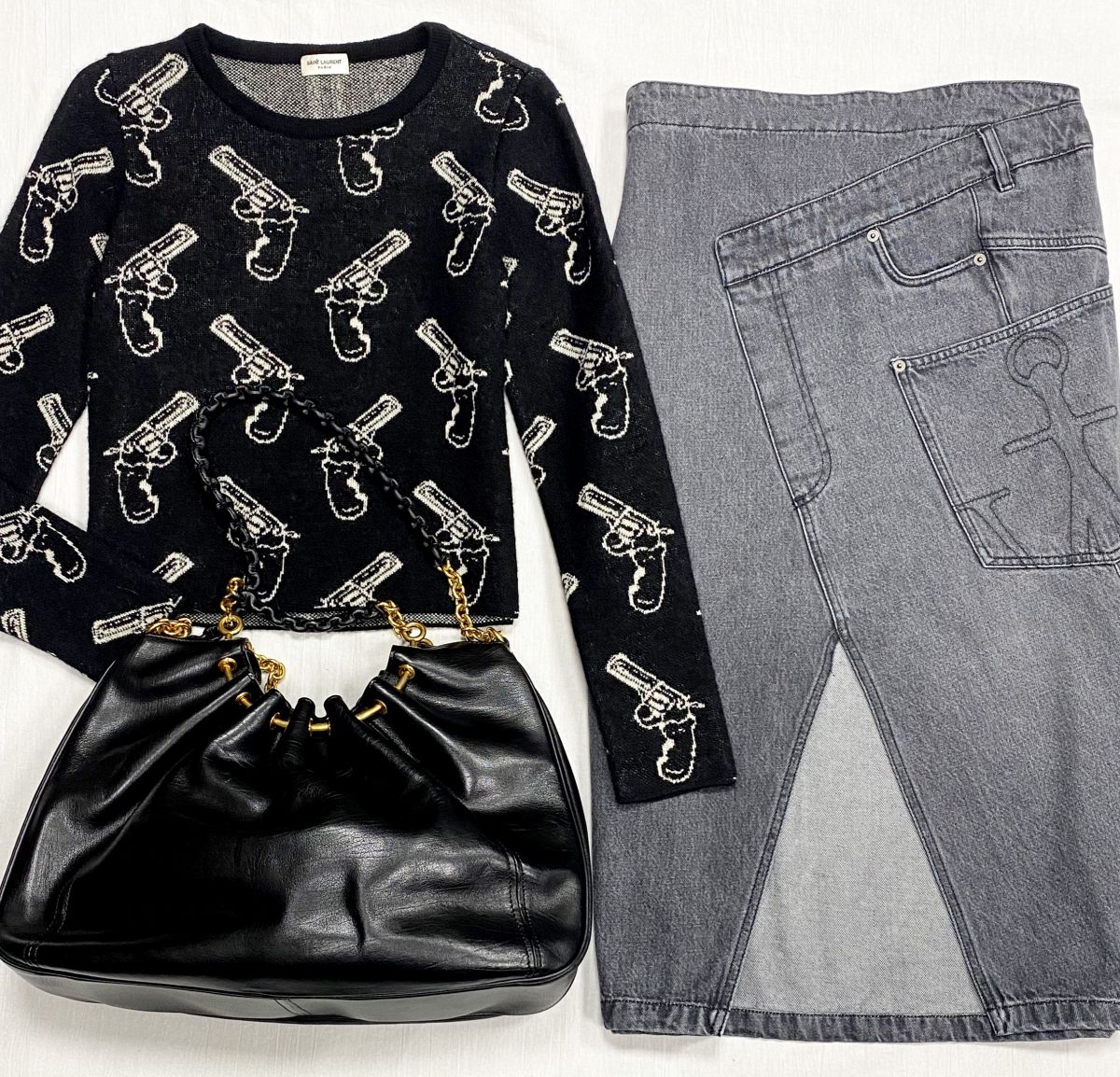 Кофта Saint Laurent размер S цена 18 786 руб
Юбка J Wanderson размер 40 цена 15 655 руб
Сумка Tom Ford 