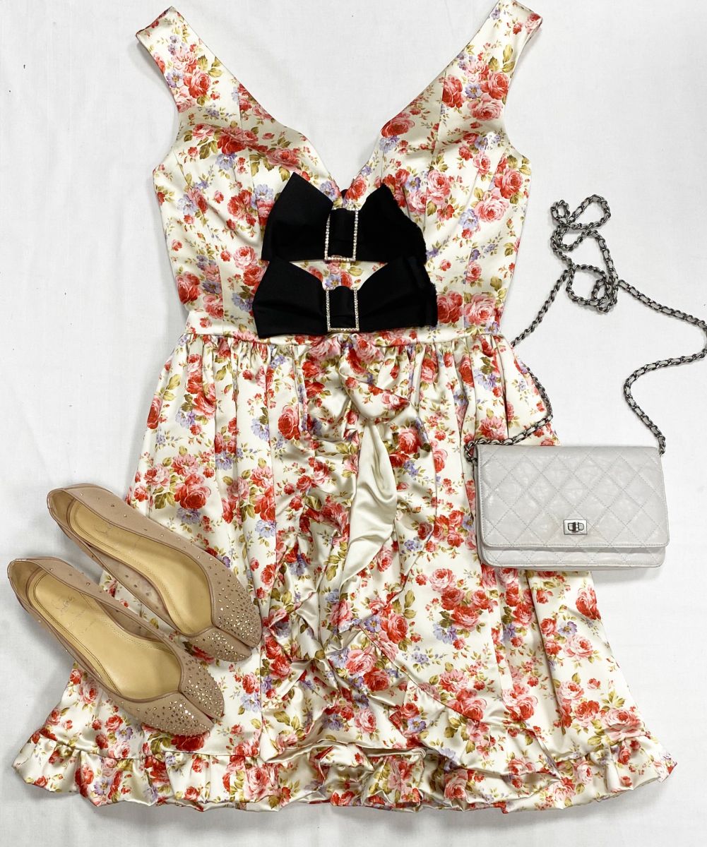 Платье Bohemique размер 38 цена 46 965 руб
Балетки Louboutin размер 39 цена 46 965 руб
Сумочка Chanel