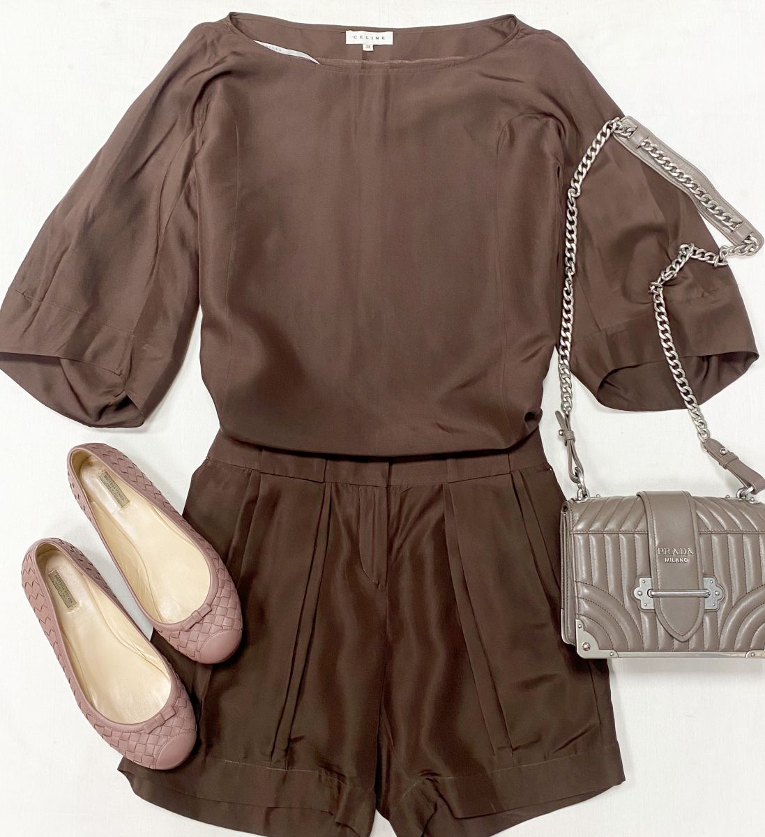 Костюм / шелк / блузка + шорты / Celine размер 38 цена 15 655 руб
Балетки Bottega Veneta размер 37.5 цена 15 655 руб 
Сумка Prada