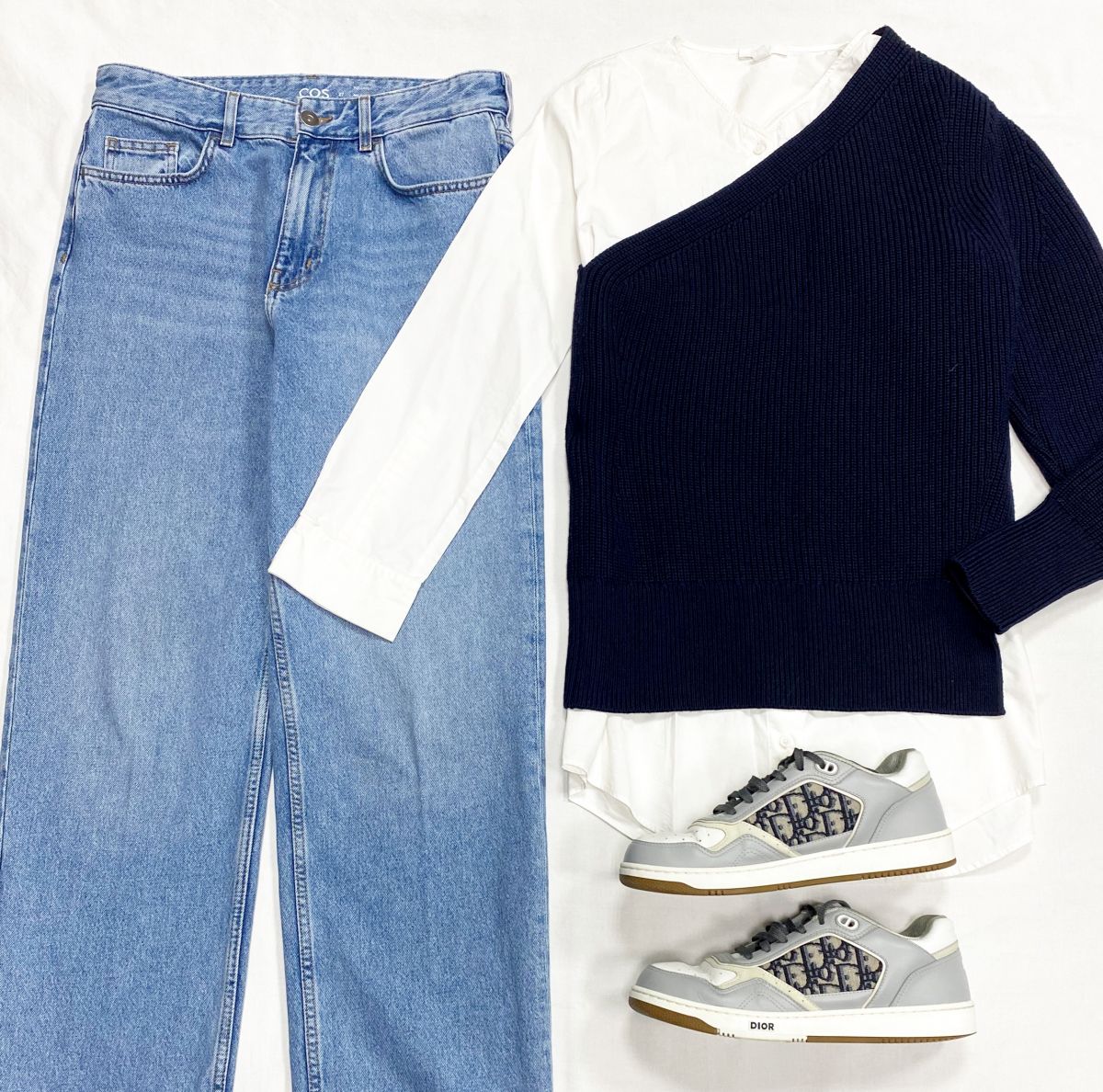 Кофта Cos размер S цена 6 262 руб
Джинсы Cos размер 27 цена 3 131 руб
Кроссовки Christian Dior размер 40.5 цена 31 310 руб