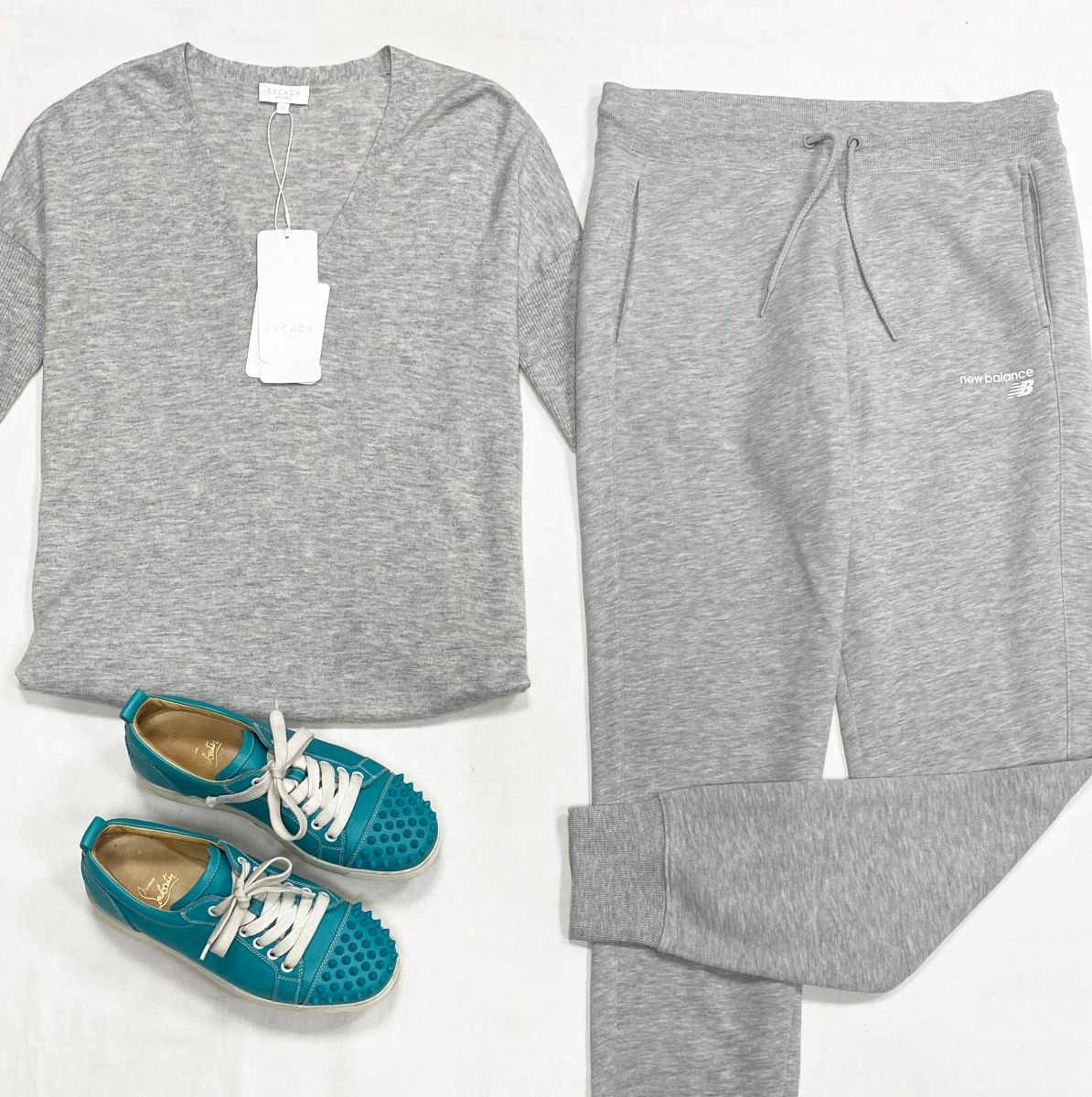 Брюки New Balance размер M цена 3 914 руб
Кофта Escada размер S цена 3 131 руб/ с биркой/
Кеды Louboutin размер 37.5 цена 23 483 руб