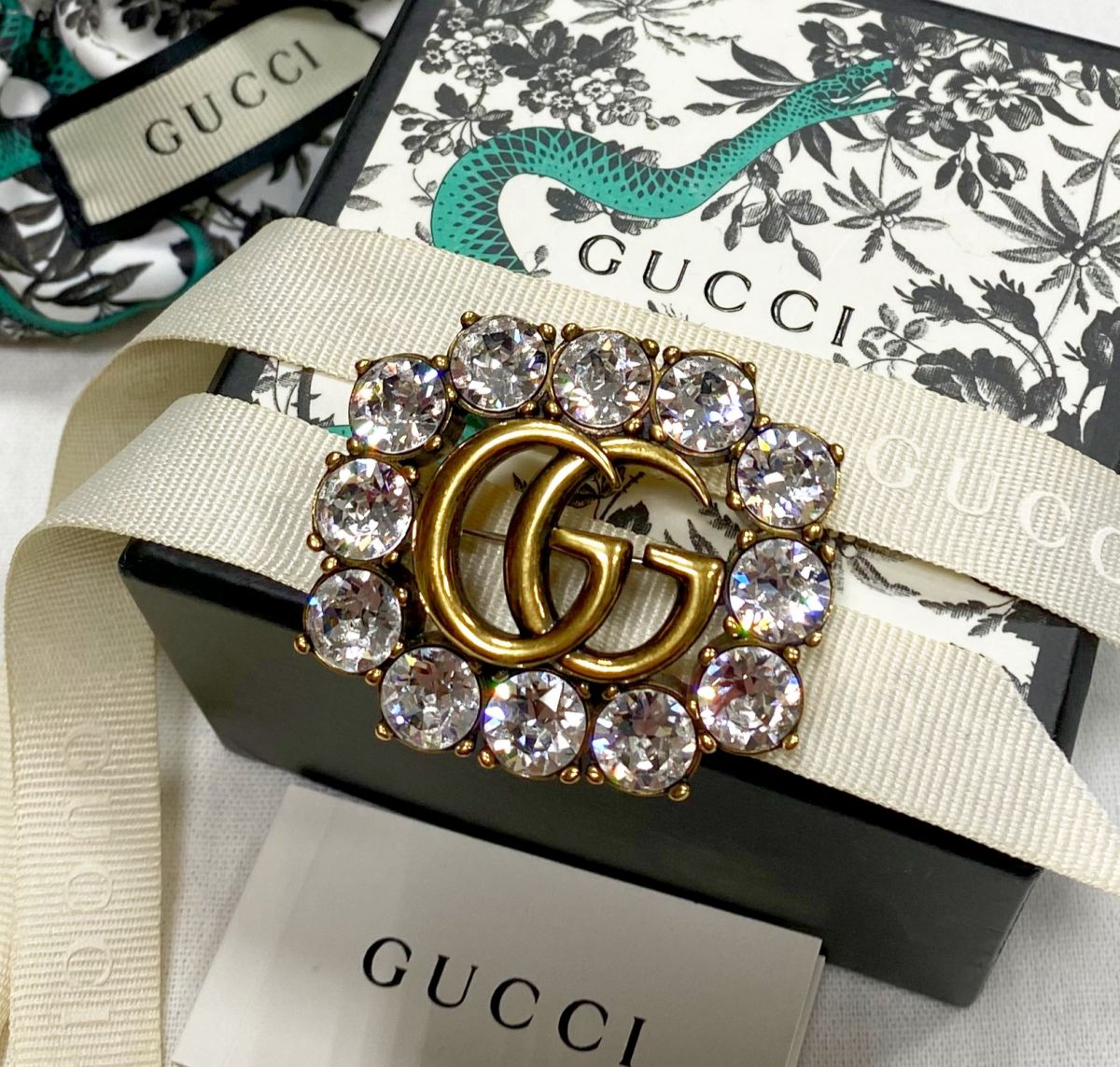 Брошка / камни / Gucci цена 39 138 руб / упаковка /