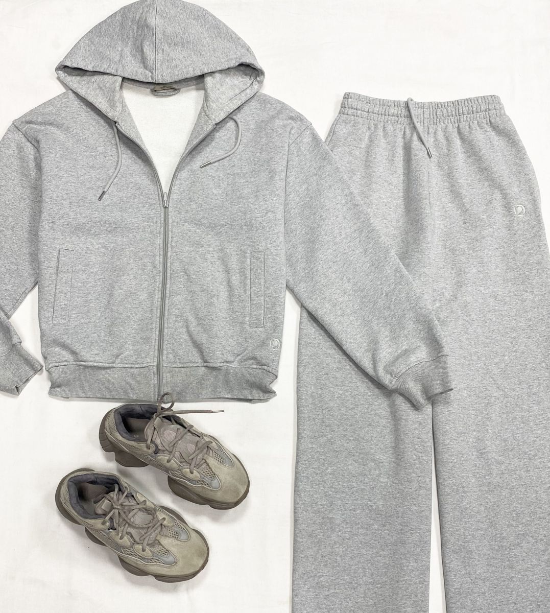 Костюм 12 Storeez размер XXS цена 15 655 руб
Кроссовки Adidas Yeezy размер 40 цена 10 959 руб