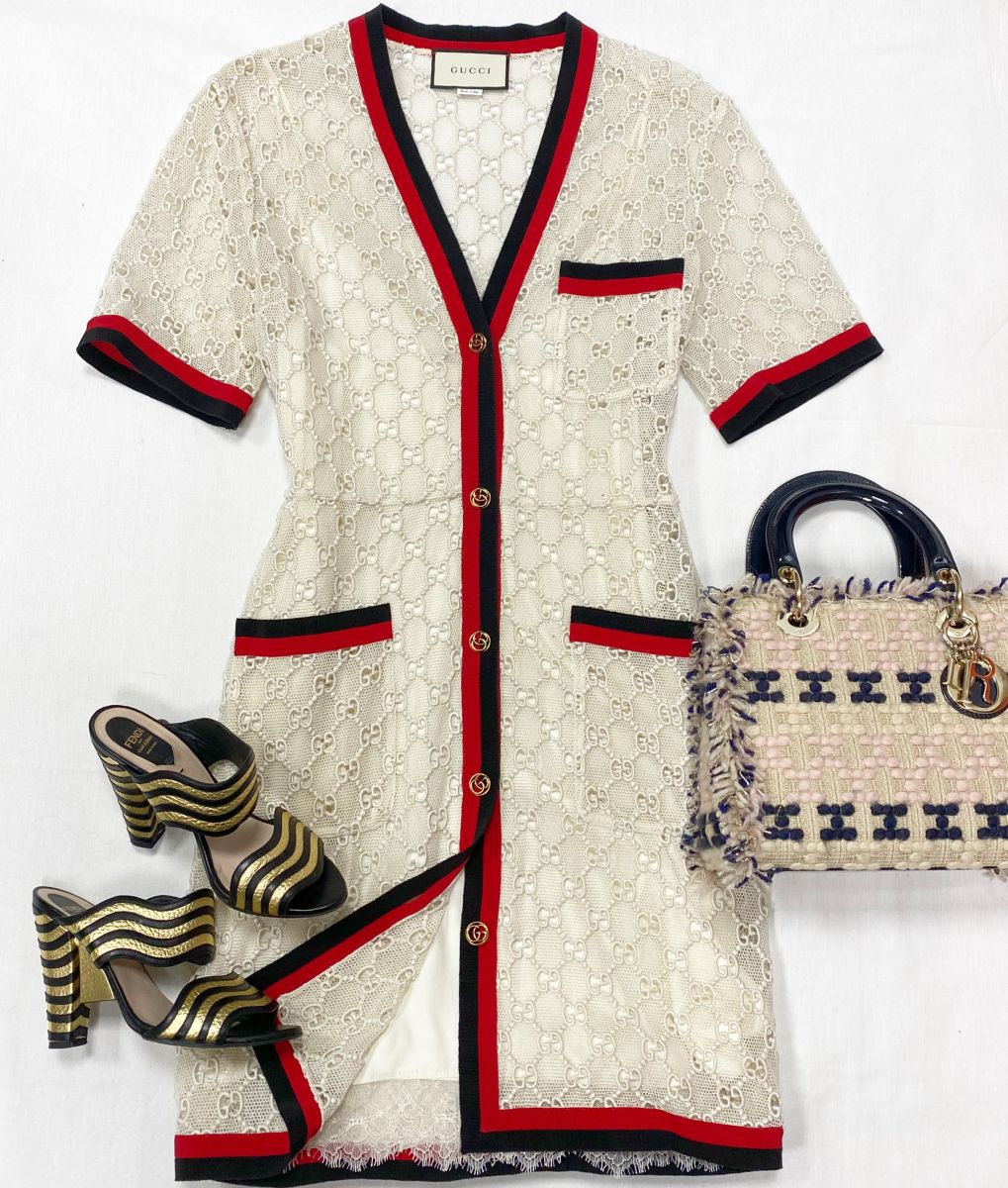 Платье / шитье / отделка кружево / Gucci размер 46 цена 46 965 руб 
Сабо Fendi размер 37.5 цена 23 483 руб 
Сумка Christian Dior