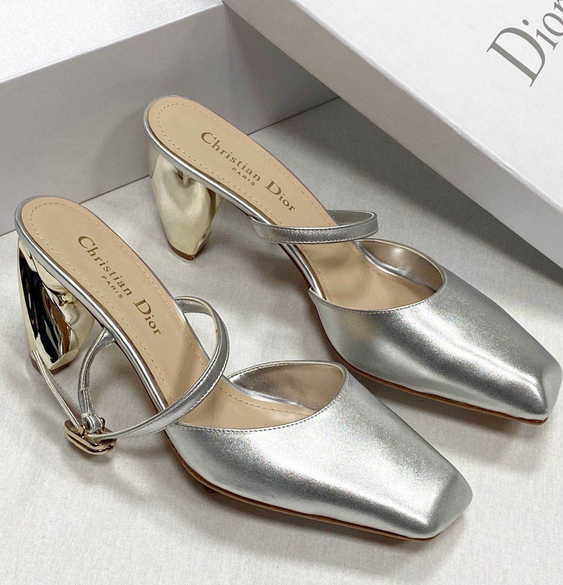Босоножки Christian Dior размер 40 цена 46 965 руб
