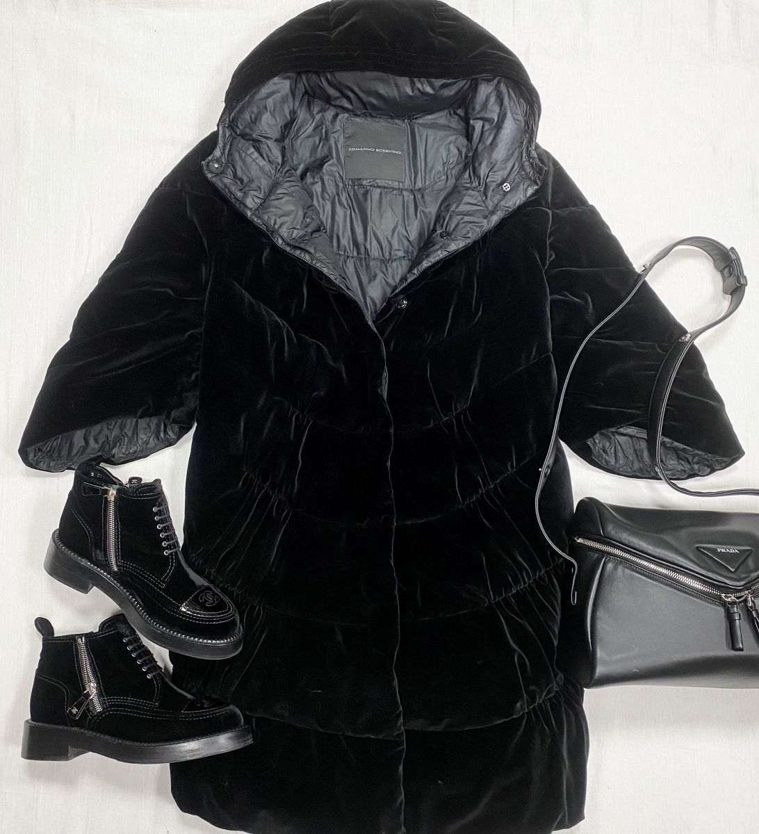 Пуховик / бархат / Ermanno Scervino размер 42 цена 15 655 руб 
Ботинки Chanel размер 38.5 цена 62 620 руб 
Сумка Prada